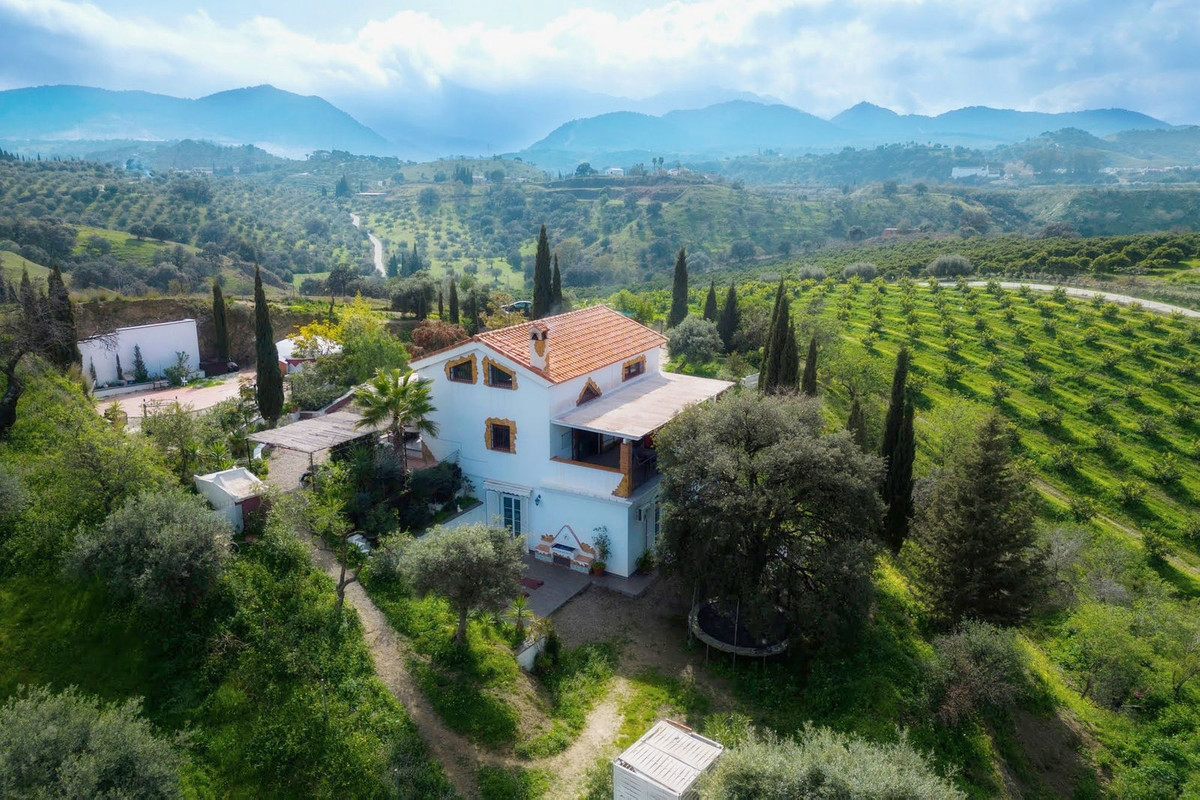 Casa de 3 Dormitorios y 3 Baños en venta en Coin