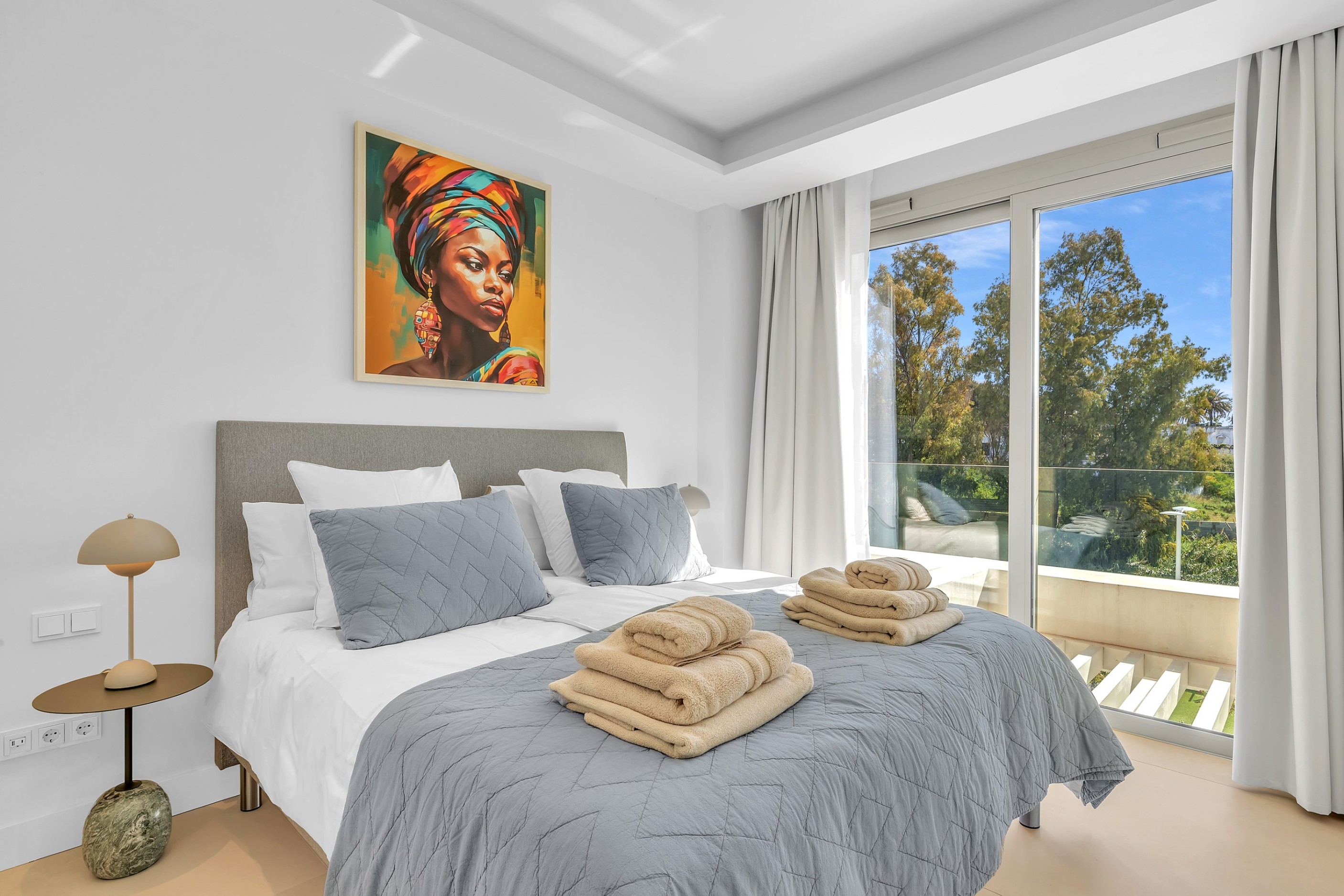 Piso de 3 Dormitorios y 3 Baños en alquiler vacacional en Milla de Oro, Marbella