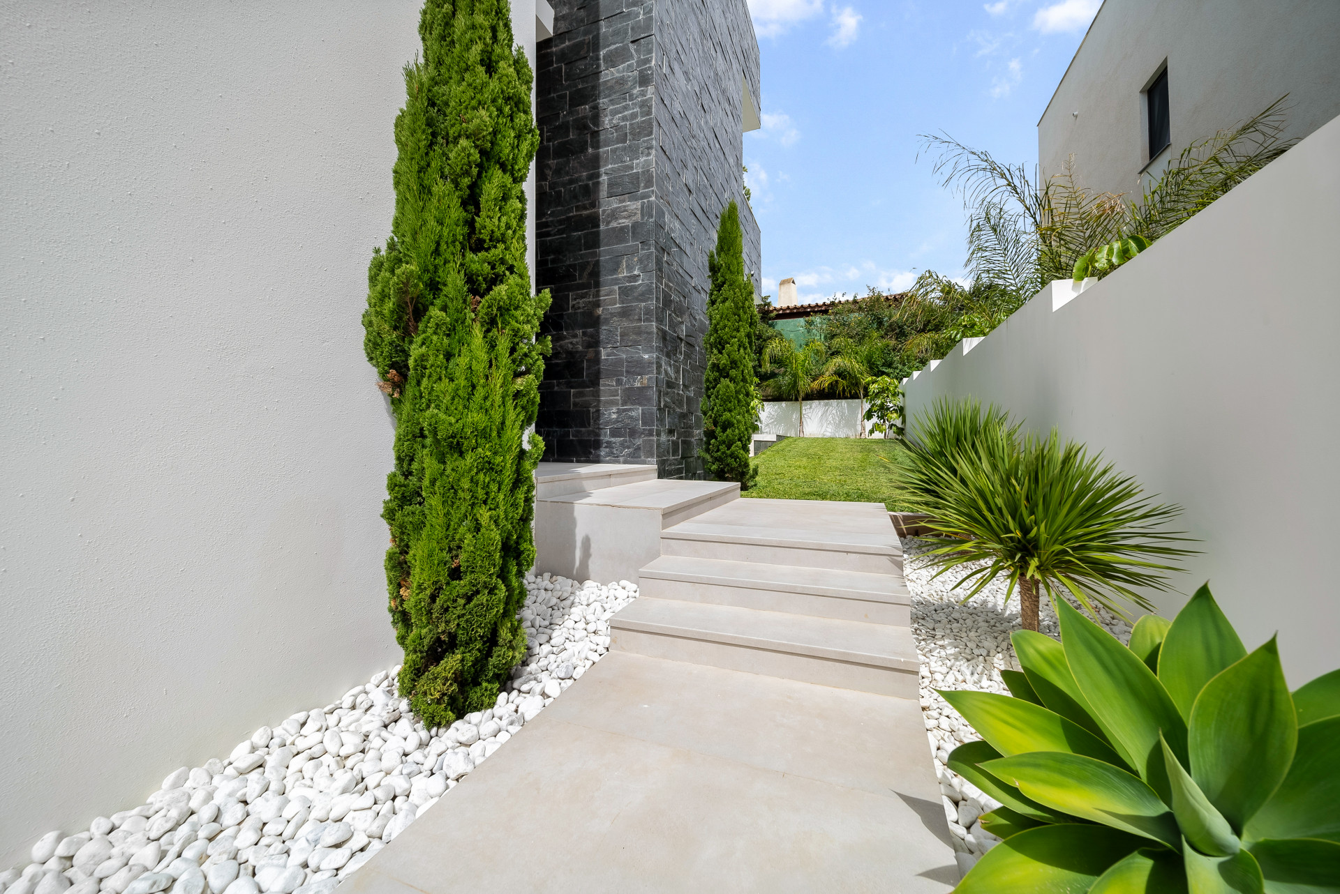 Casa de 6 Dormitorios y 6 Baños en venta en Marbesa, Marbella