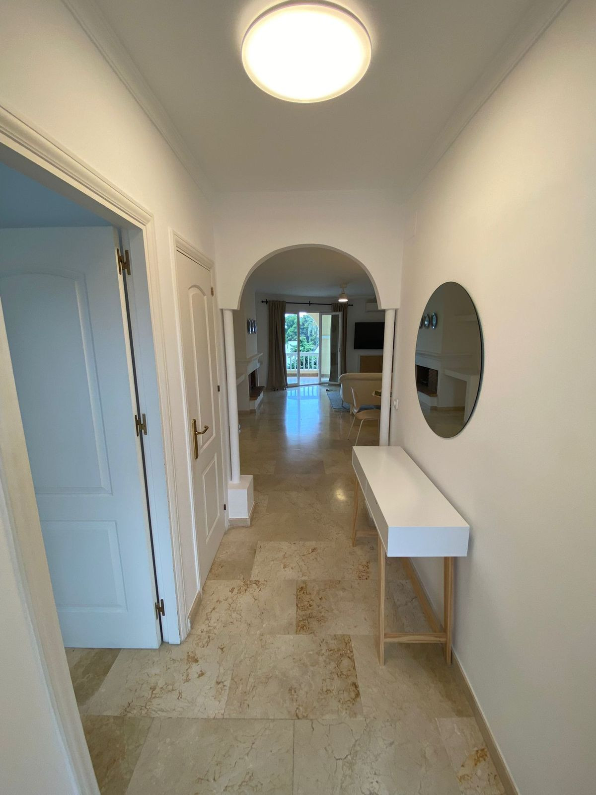 Piso de 2 Dormitorios y 2 Baños en alquiler en Estepona