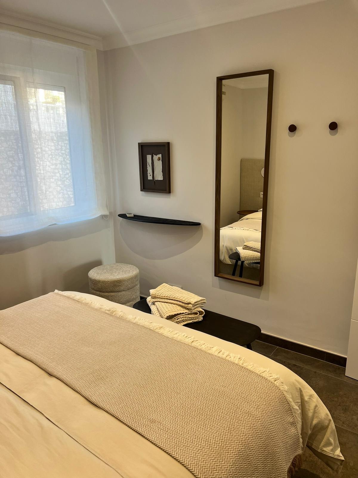 Piso de 4 Dormitorios en venta en Los Boliches, Fuengirola