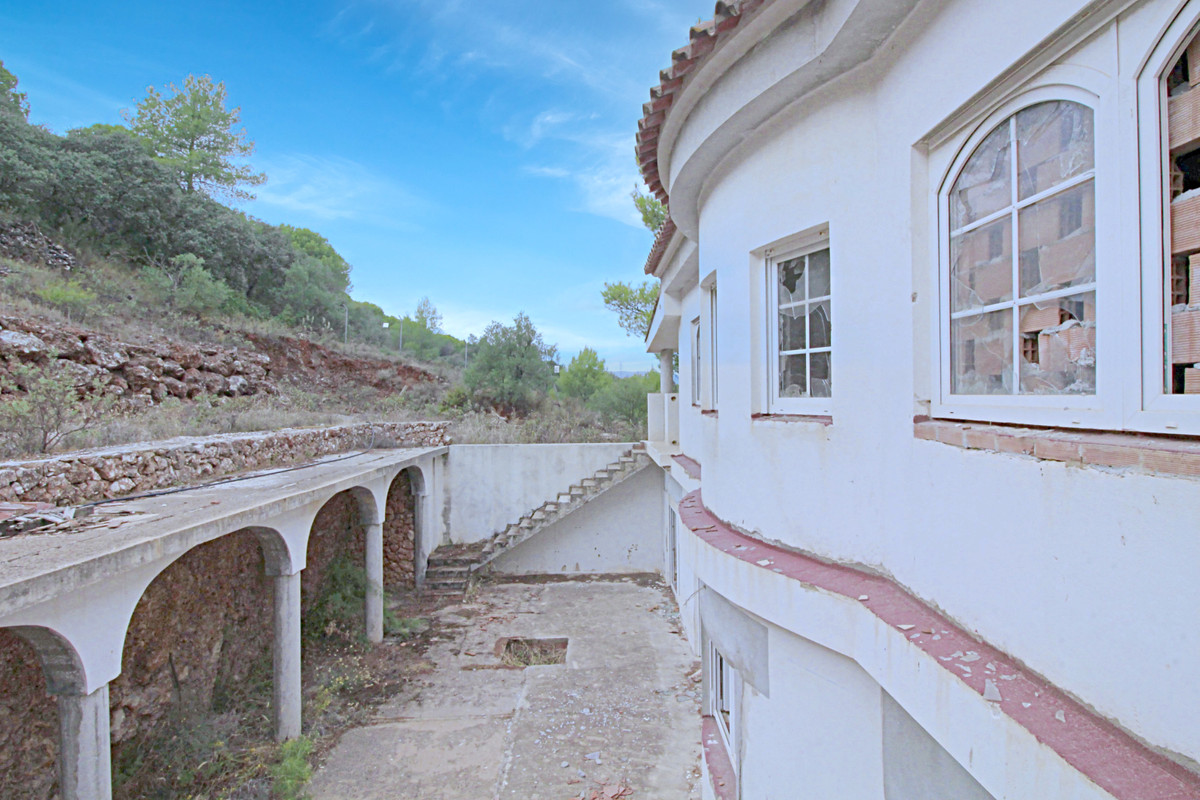 Casa de 9 Dormitorios en venta en Alhaurin el Grande