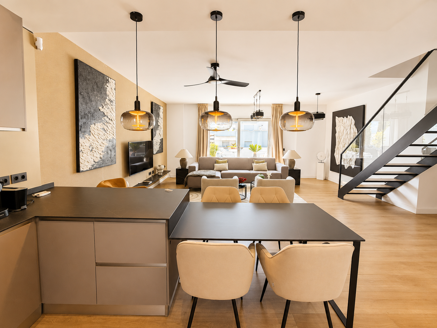 4 Bed, 3 Bath - Penthouse for Sale in Marbella Golden Mile