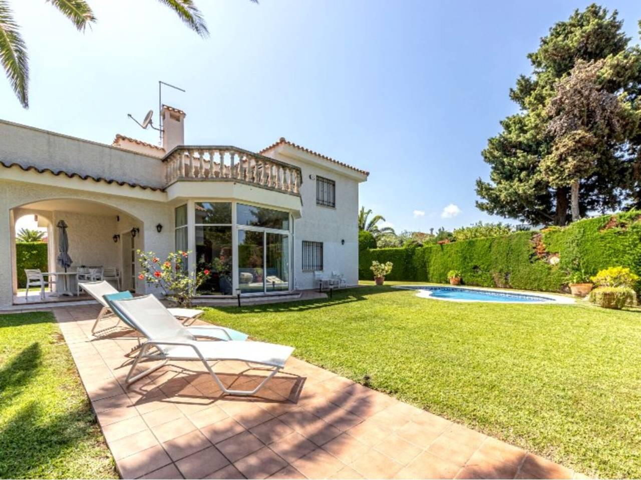Casa Adosada de 2 Dormitorios y 2 Baños en alquiler vacacional en Cambrils