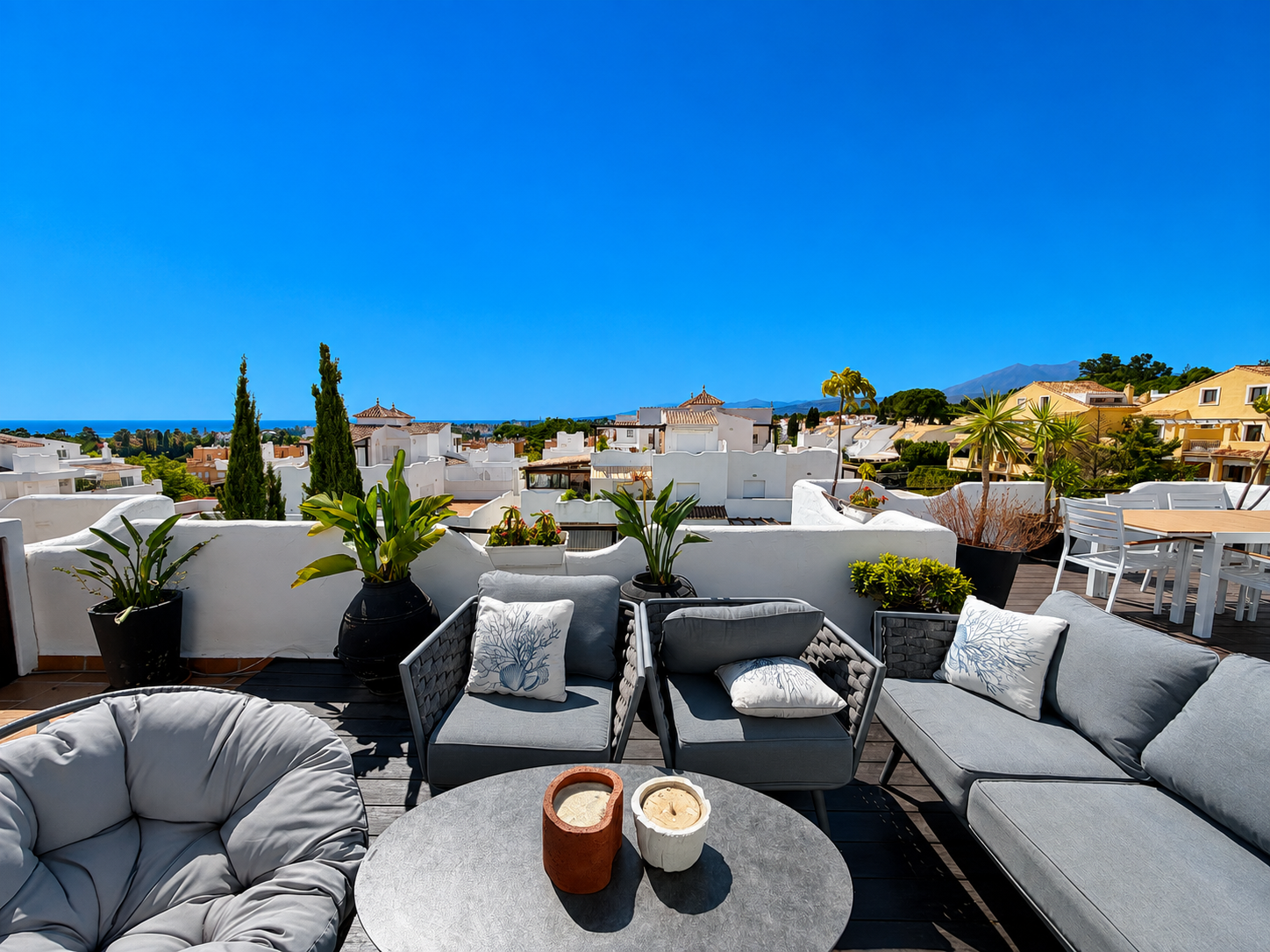 4 Bed, 3 Bath - Penthouse for Sale in Marbella Golden Mile