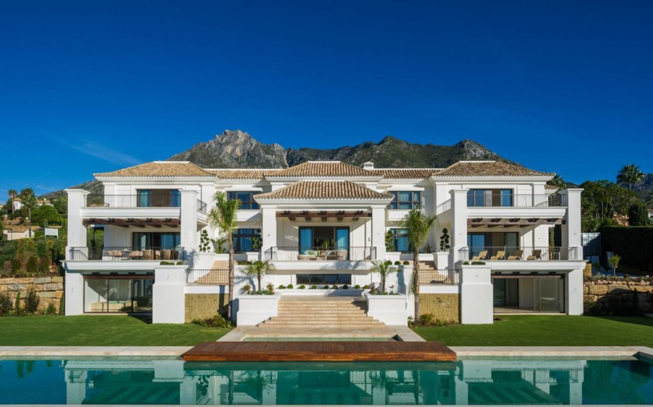 7 Bed, 11 Bath - Villa for Sale in Marbella Golden Mile