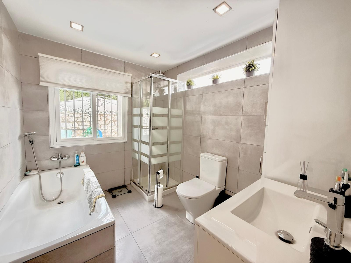 Casa de 3 Dormitorios y 2 Baños en venta en Benalmádena