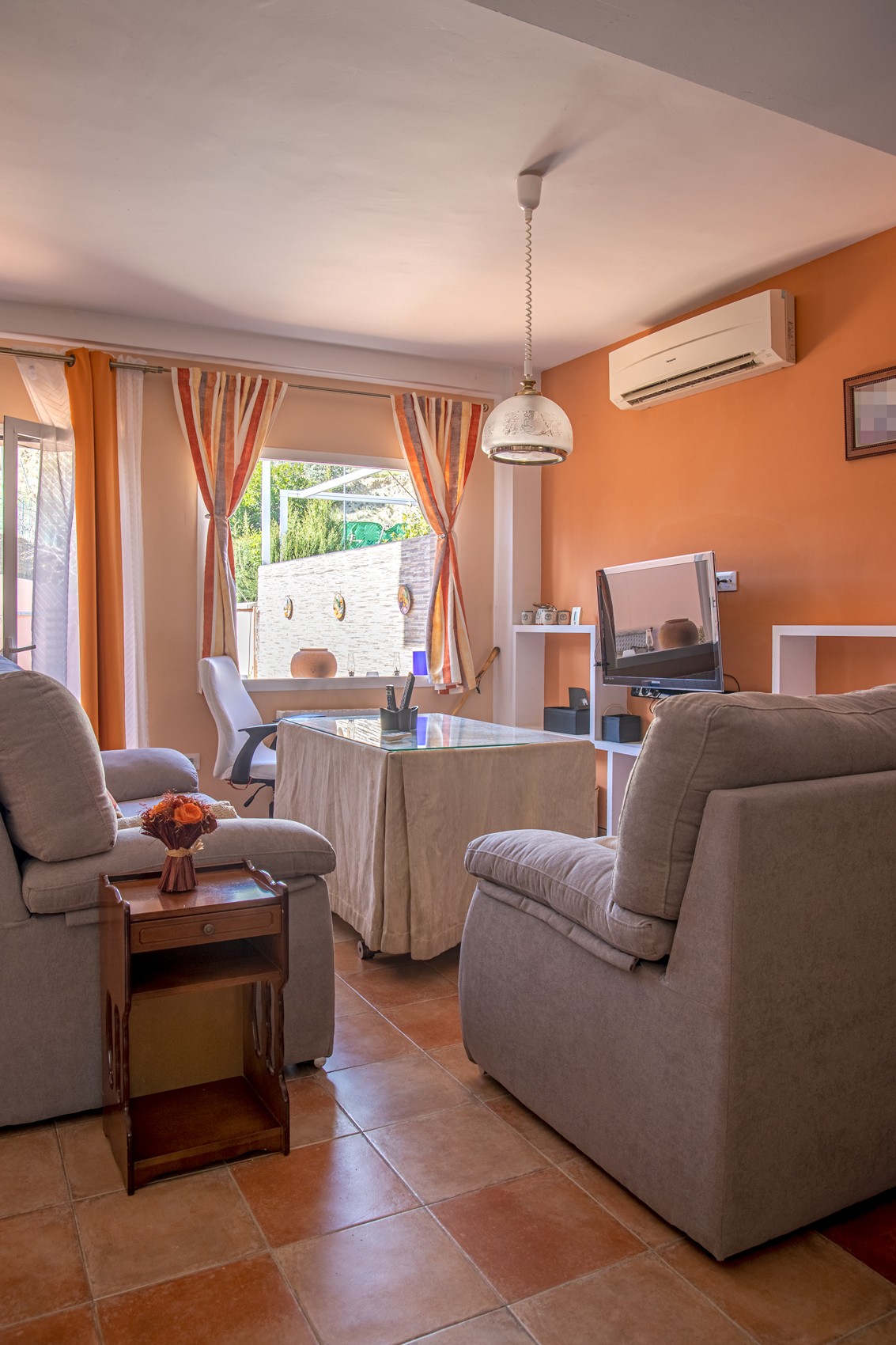 Casa Adosada de 5 Dormitorios en venta en Gelves