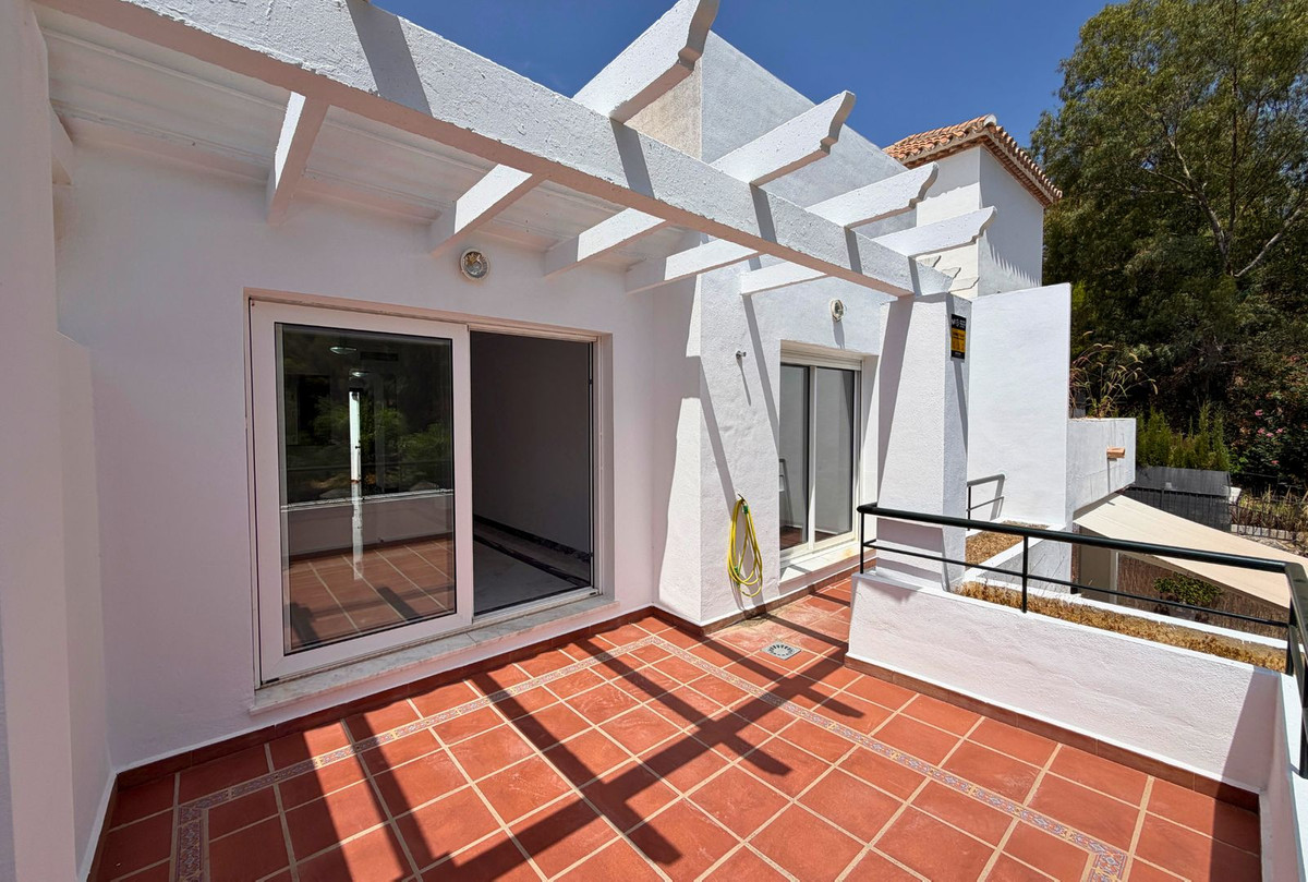 Ático de 2 Dormitorios en venta en Nueva Andalucía, Marbella