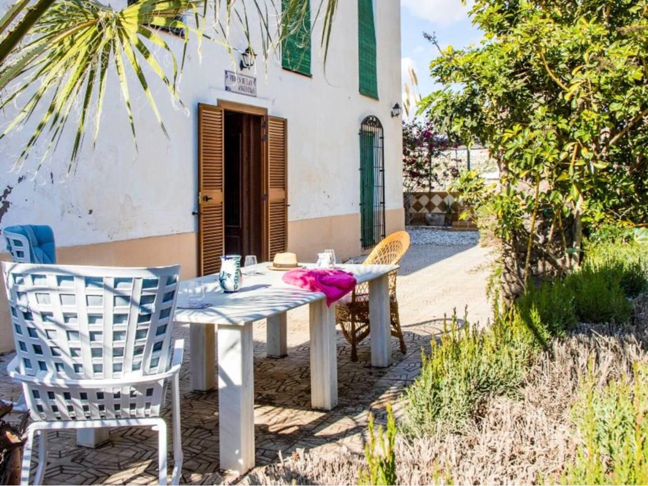 Casa Adosada de 7 Dormitorios y 4 Baños en alquiler vacacional en Vera