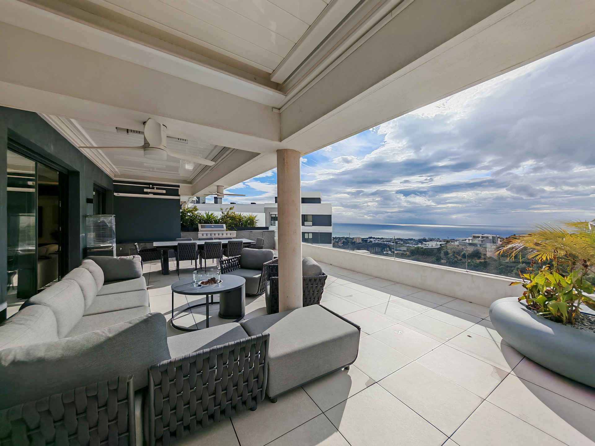 Ático de 3 Dormitorios y 3 Baños en venta en Marbella