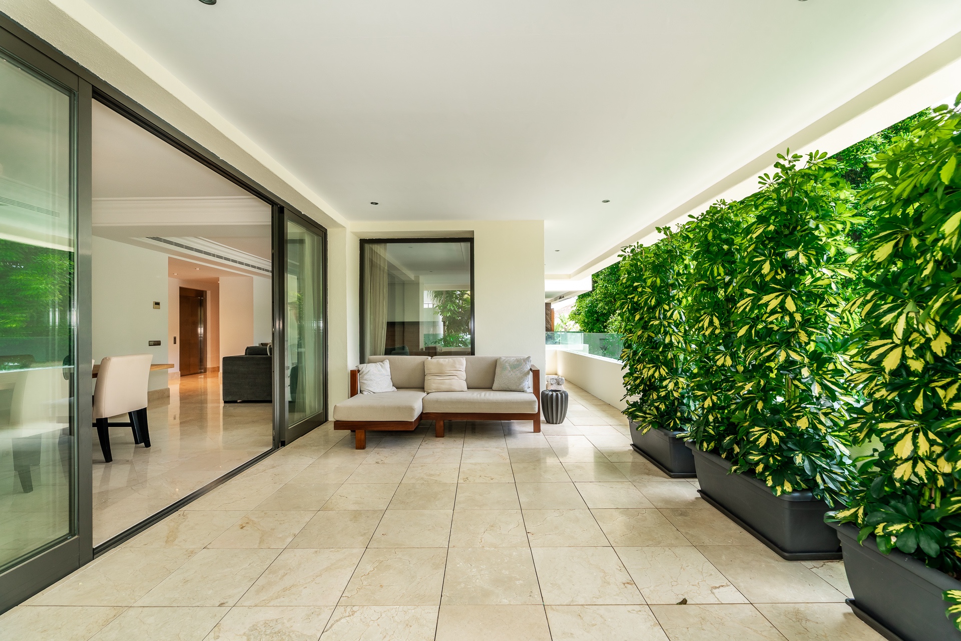 Piso de 3 Dormitorios y 3 Baños en venta en Los Monteros, Marbella