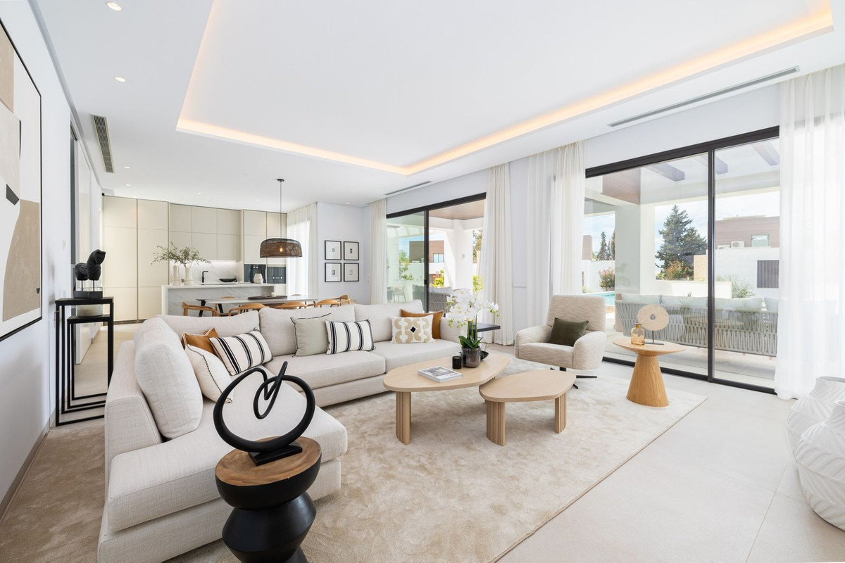Casa de 4 Dormitorios y 5 Baños en venta en Milla de Oro, Marbella