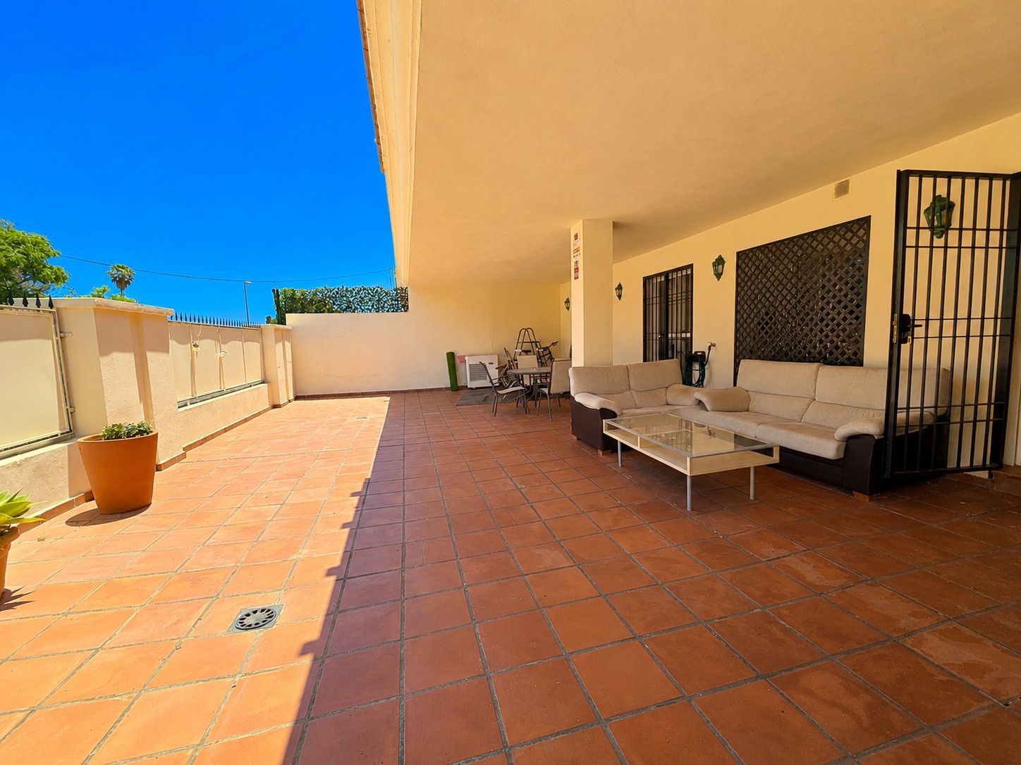 Piso de 2 Dormitorios y 2 Baños en venta en Nueva Andalucía, Marbella