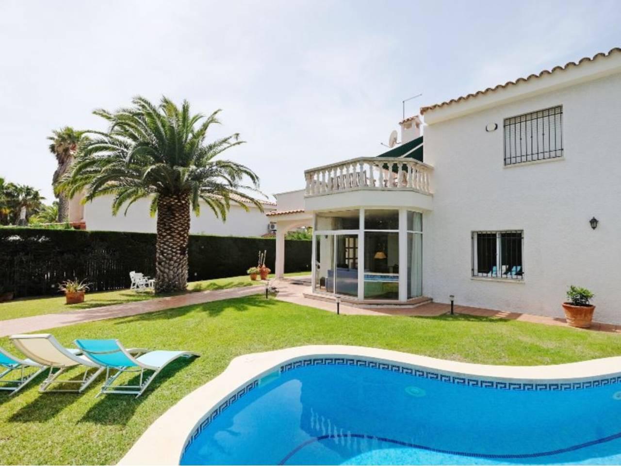 Casa Adosada de 2 Dormitorios y 2 Baños en alquiler vacacional en Cambrils