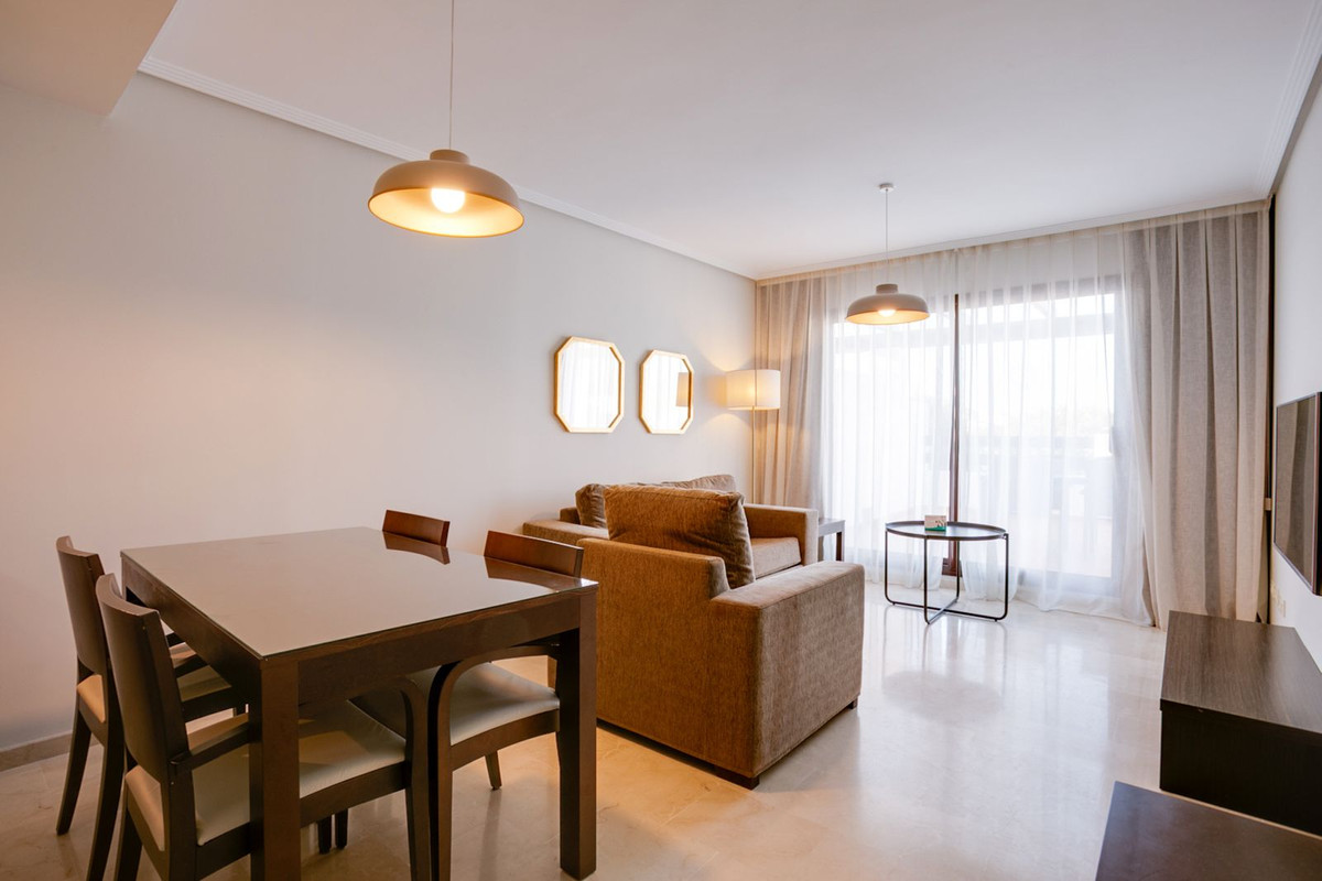Piso de 2 Dormitorios y 2 Baños en venta en Estepona