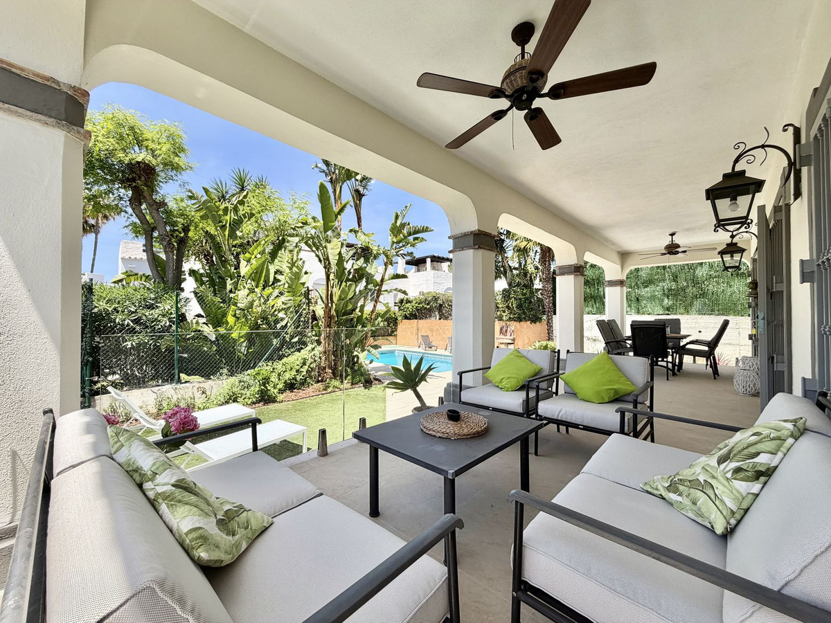 Casa de 4 Dormitorios y 3 Baños en alquiler vacacional en San Pedro de Alcántara