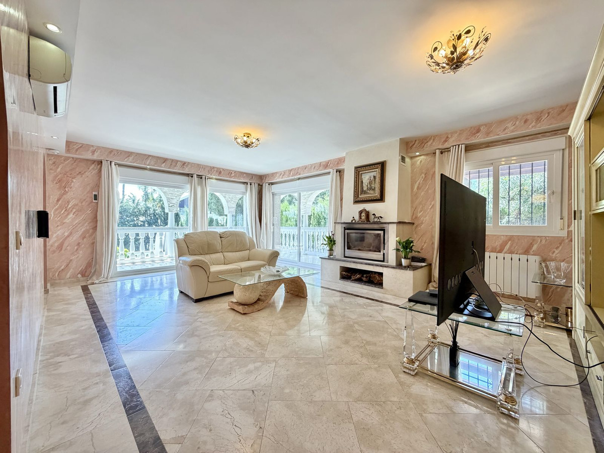 4 кровать 3 ванна Вилла для продажи в Las Chapas, Marbella