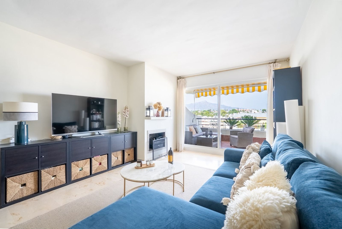 Piso de 2 Dormitorios en venta en Guadalmina Alta, San Pedro de Alcántara