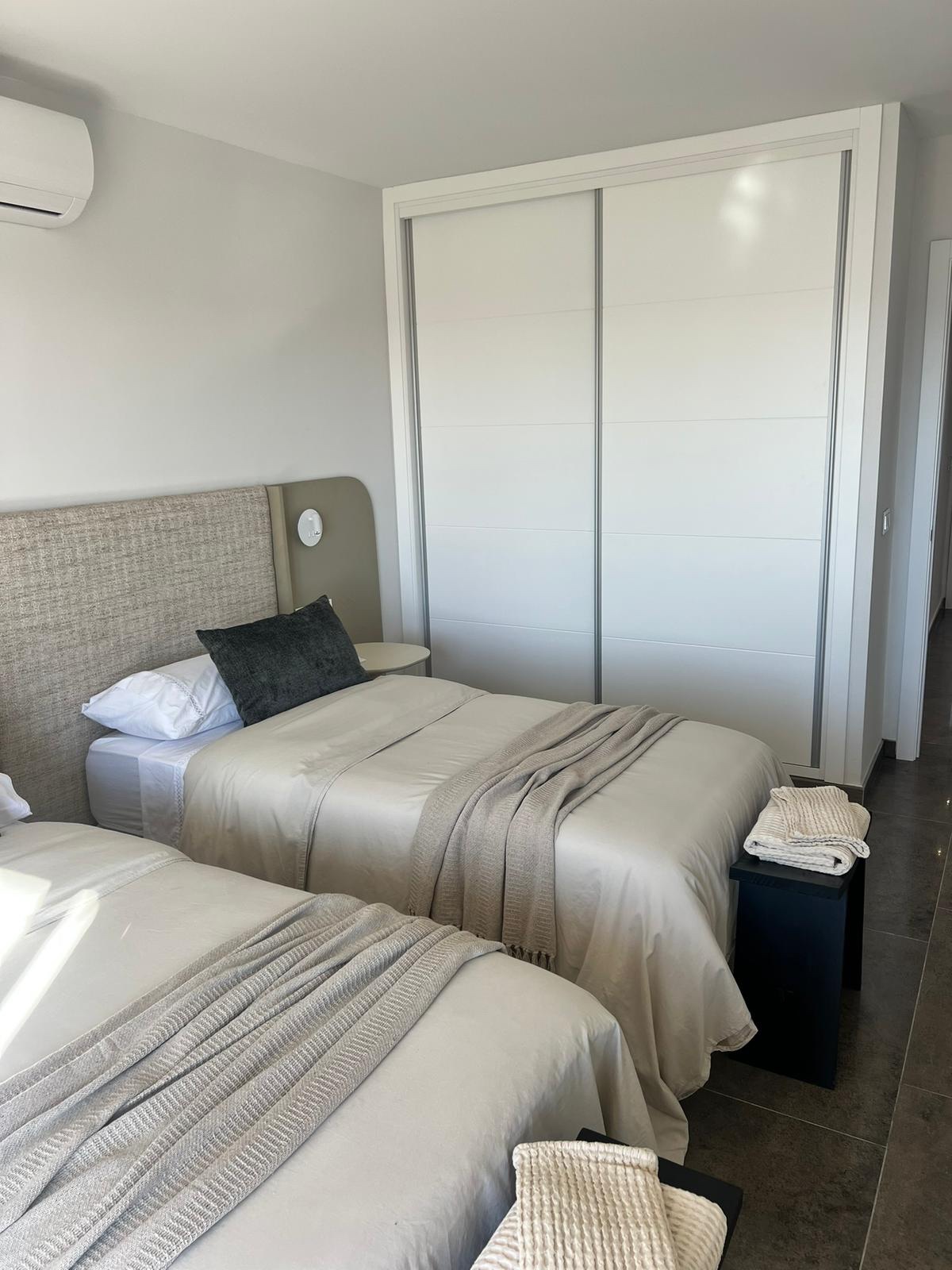 Piso de 4 Dormitorios en venta en Los Boliches, Fuengirola