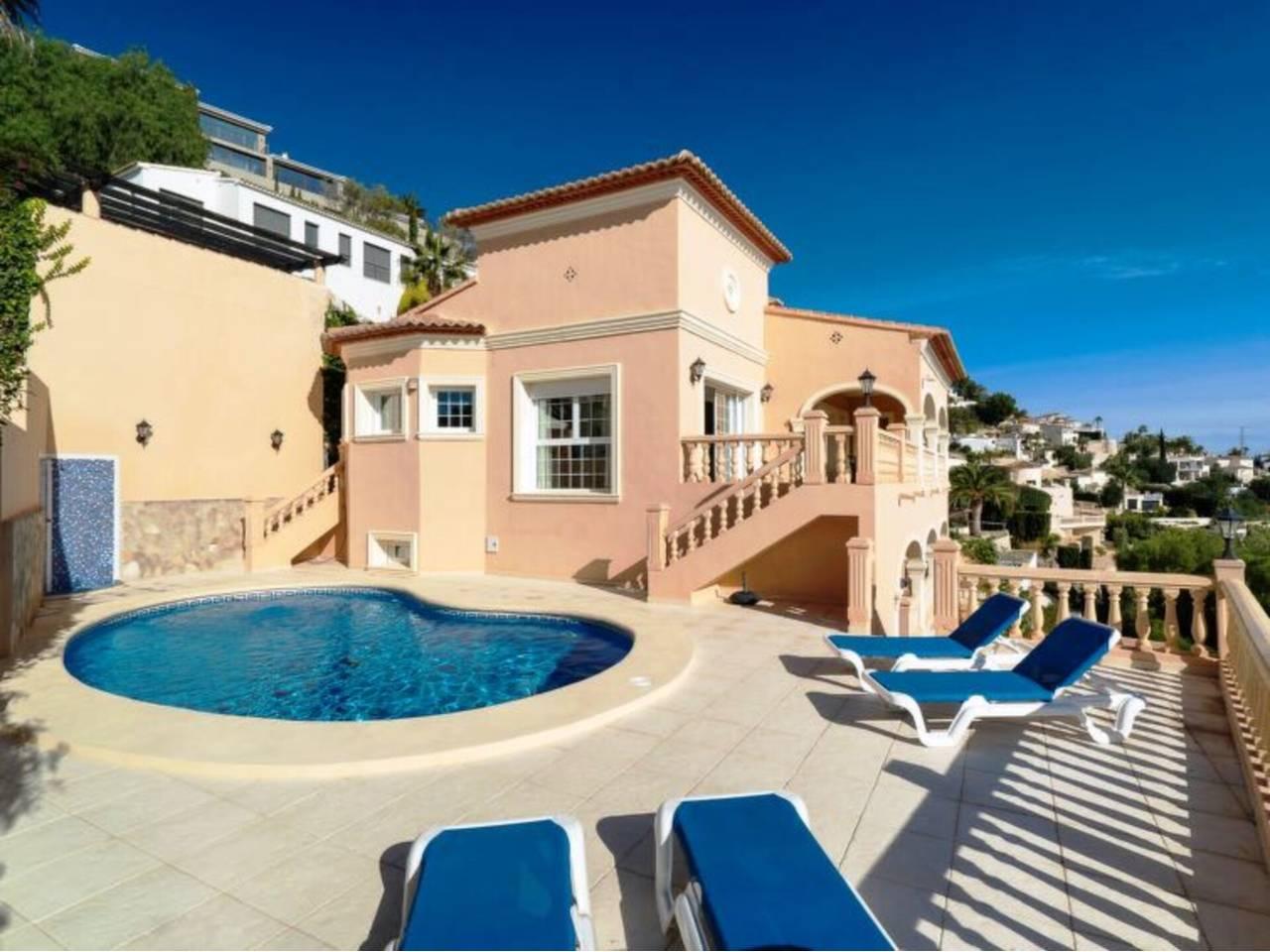 Casa Adosada de 4 Dormitorios en alquiler vacacional en Moraira