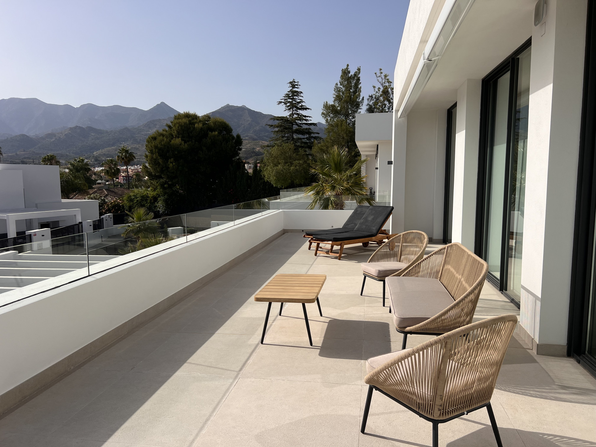 Casa de 6 Dormitorios y 5 Baños en alquiler vacacional en Marbella