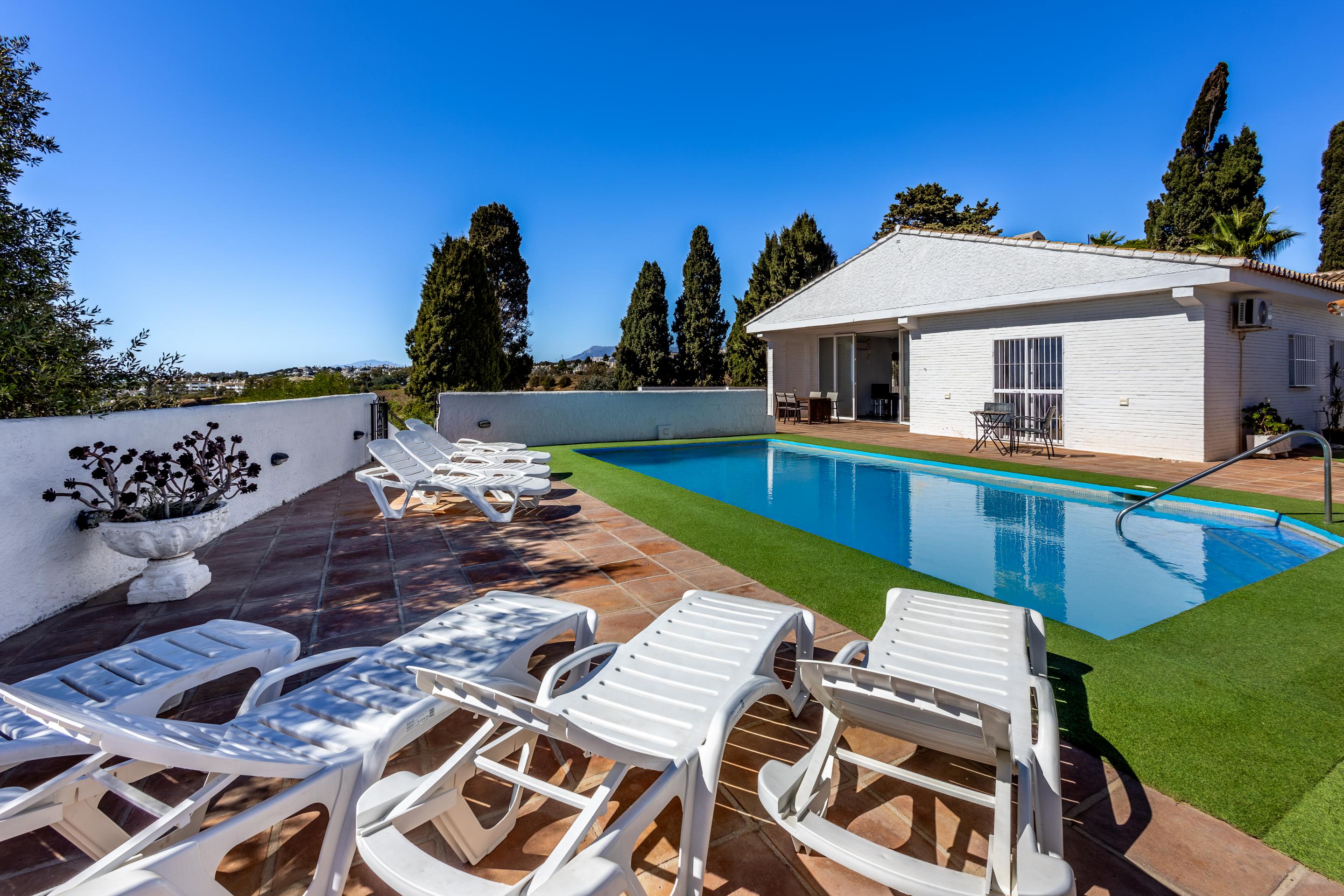 Casa de 6 Dormitorios y 5 Baños en venta en Torrenueva, Mijas