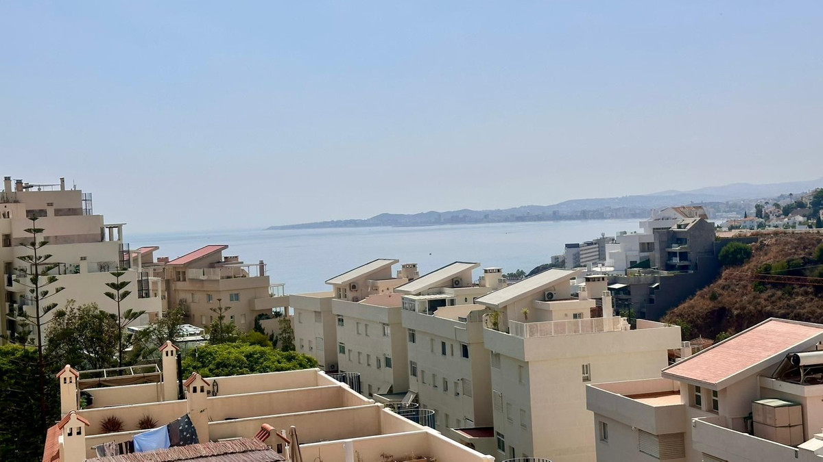 Piso de 2 Dormitorios y 2 Baños en venta en Benalmádena
