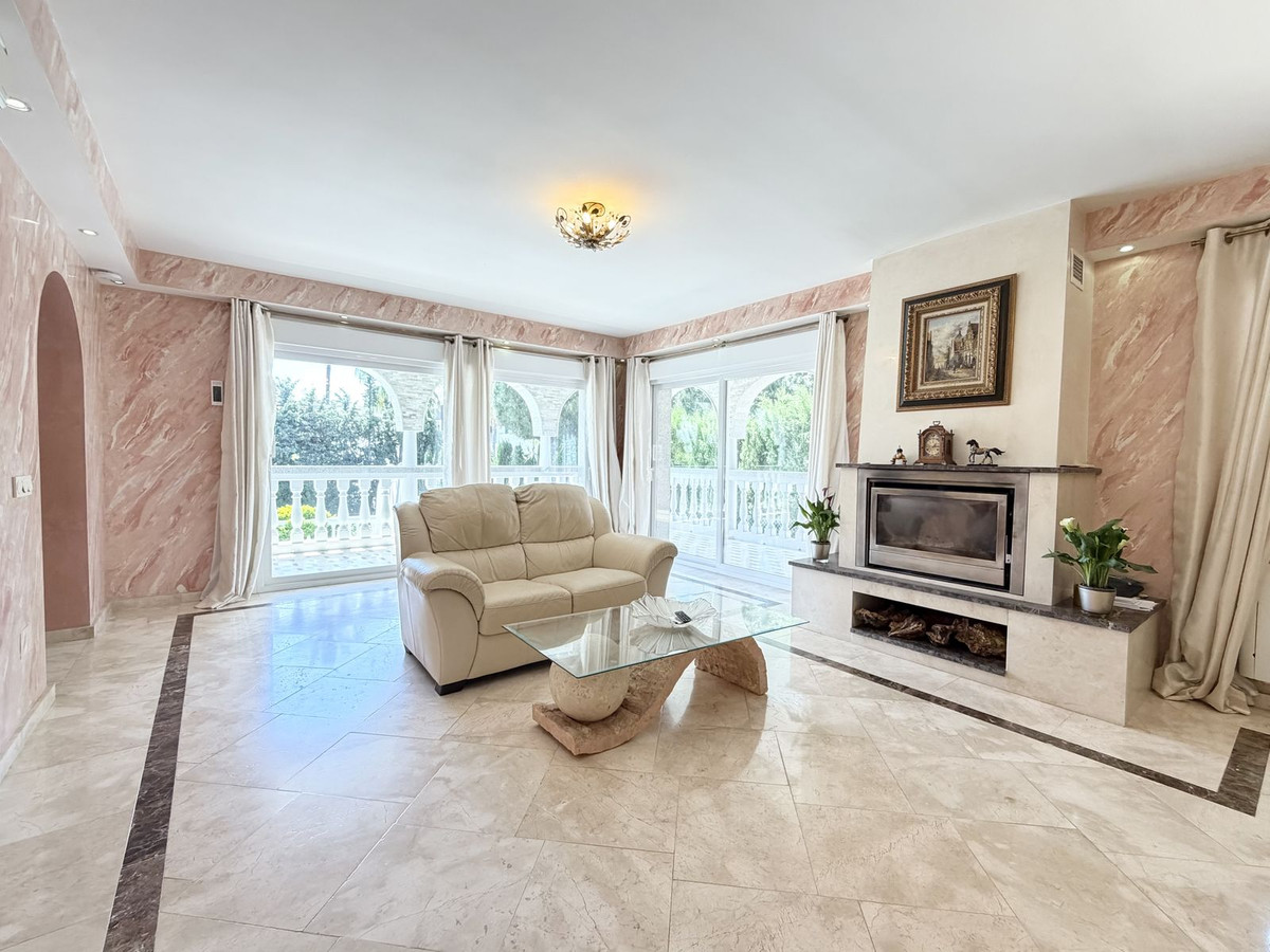 4 кровать 3 ванна Вилла для продажи в Las Chapas, Marbella