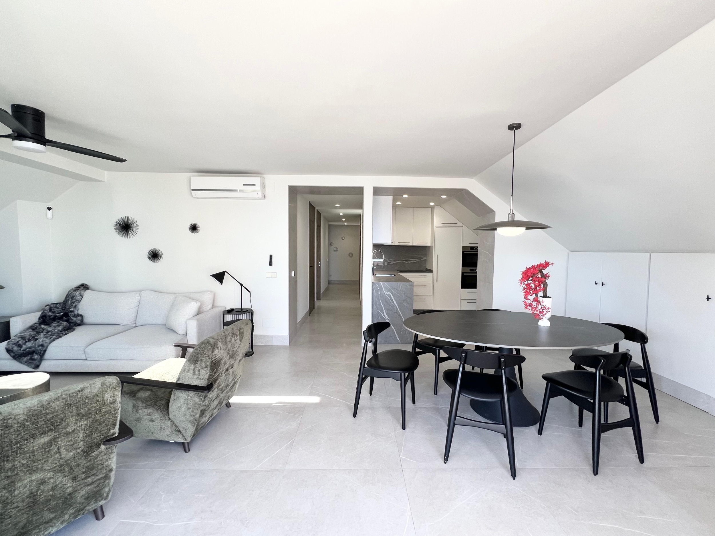 Piso de 4 Dormitorios en venta en Los Boliches, Fuengirola