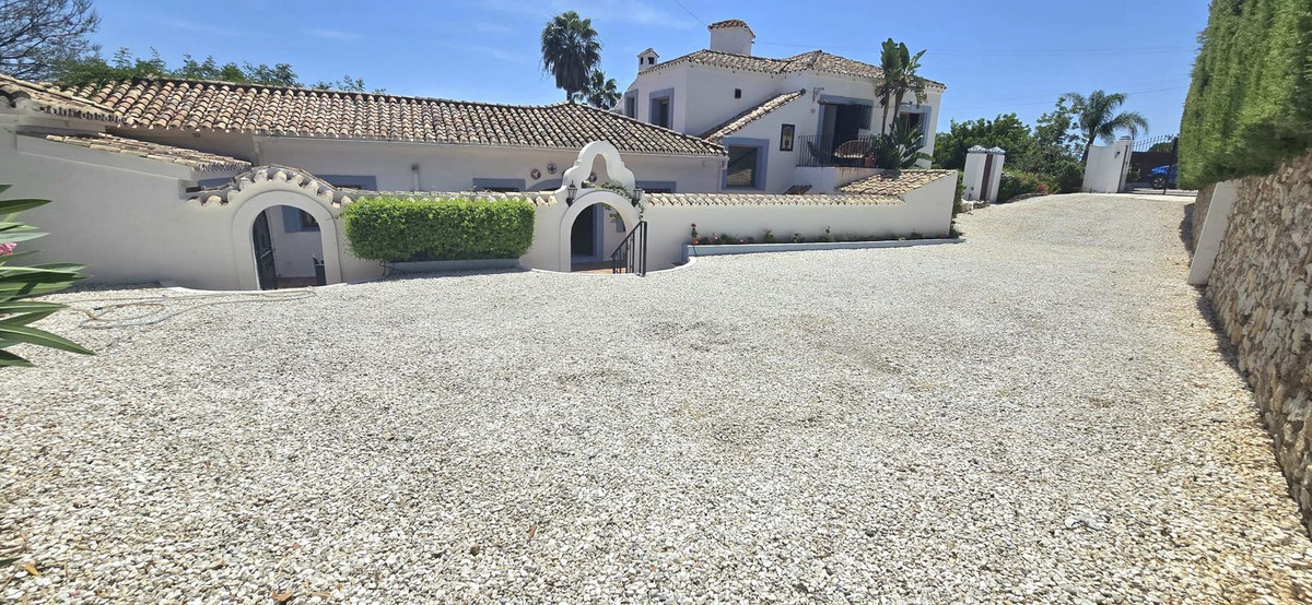 Casa de 6 Dormitorios en venta en Guadalmina Alta, San Pedro de Alcántara