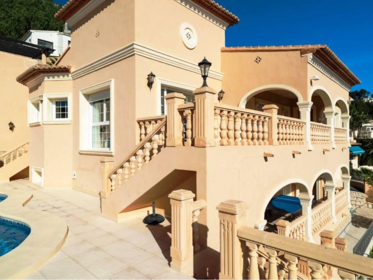 Casa Adosada de 4 Dormitorios en alquiler vacacional en Moraira