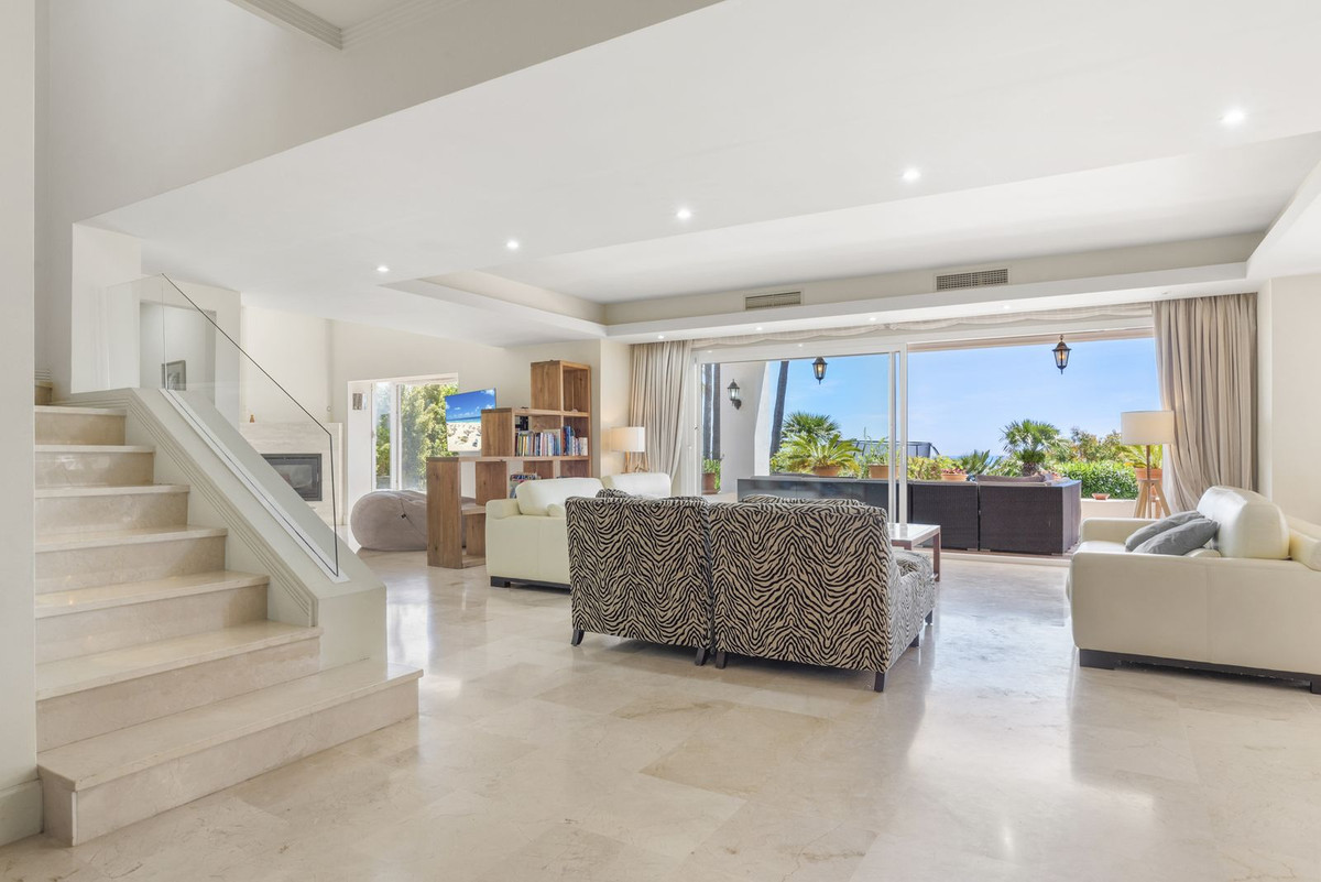 Casa de 4 Dormitorios en venta en Manilva