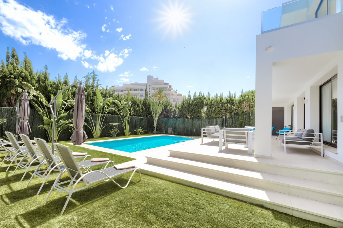 5 Bed, 5 Bath - Villa for Rent in San Pedro de Alcántara