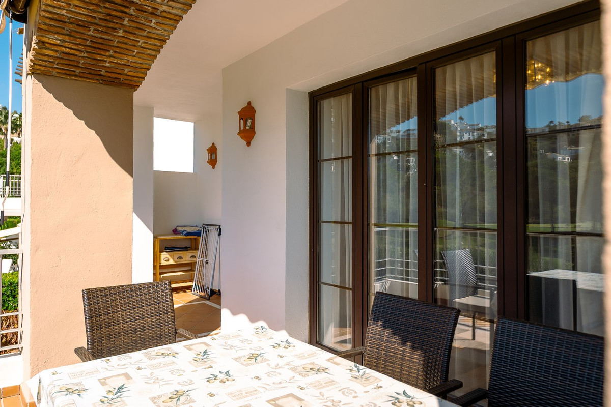 3 спални - Апартамент за продажба в Los Arqueros, Benahavis