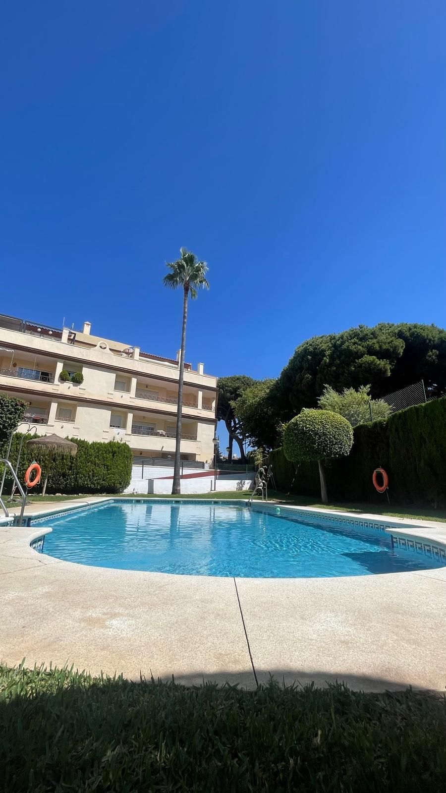 Piso de 2 Dormitorios en venta en Elviria, Marbella