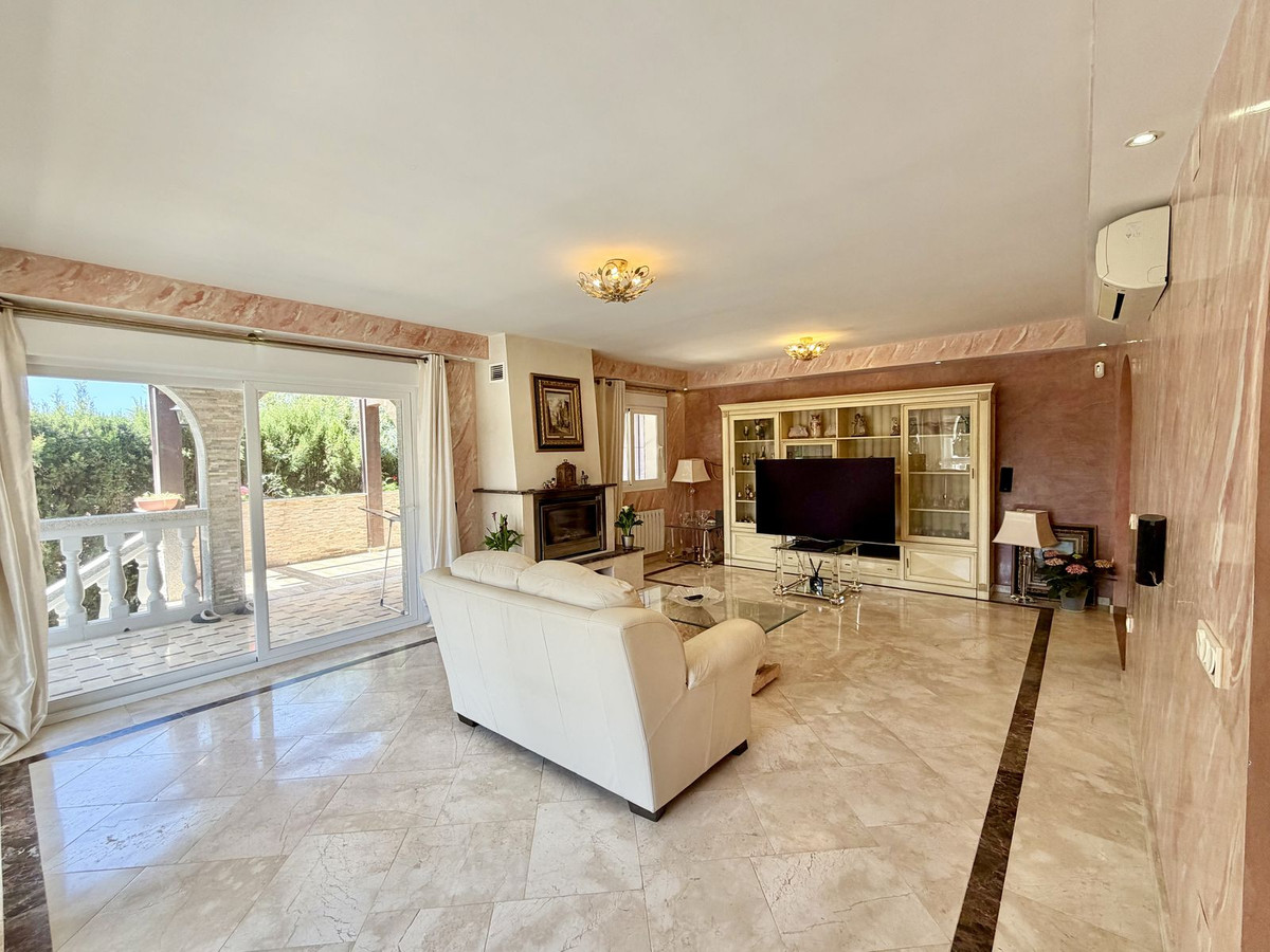 4 кровать 3 ванна Вилла для продажи в Las Chapas, Marbella