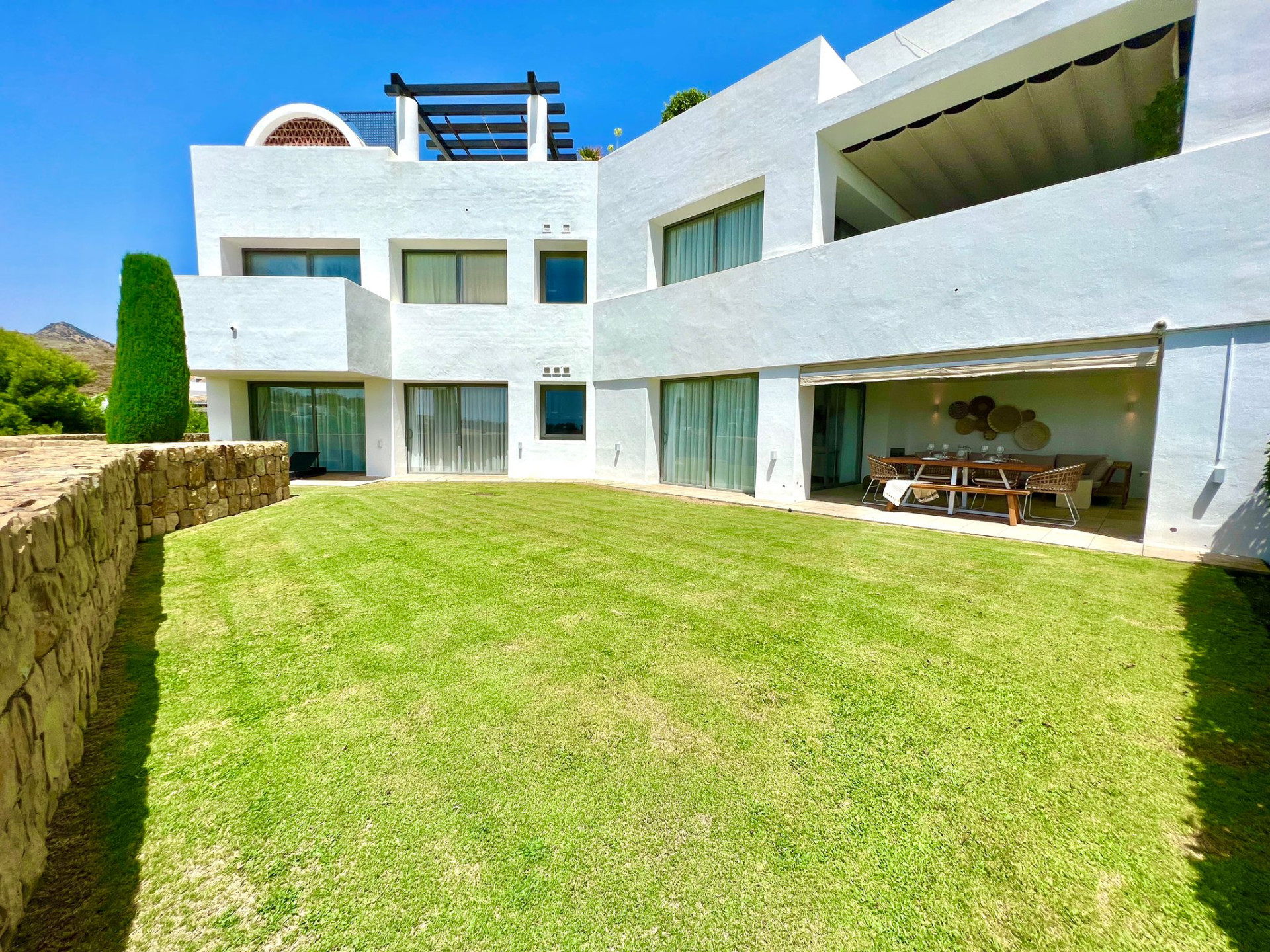 Piso de 2 Dormitorios en venta en Los Flamingos, Benahavís
