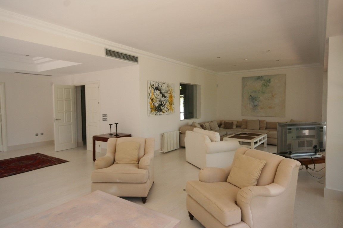 Casa de 6 Dormitorios y 8 Baños en venta en Guadalmina Baja, San Pedro de Alcántara