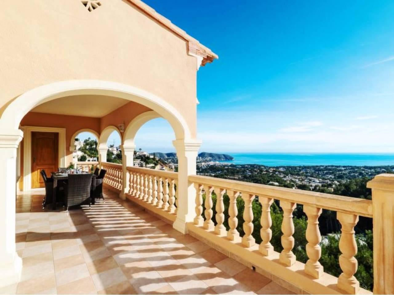 Casa Adosada de 4 Dormitorios en alquiler vacacional en Moraira