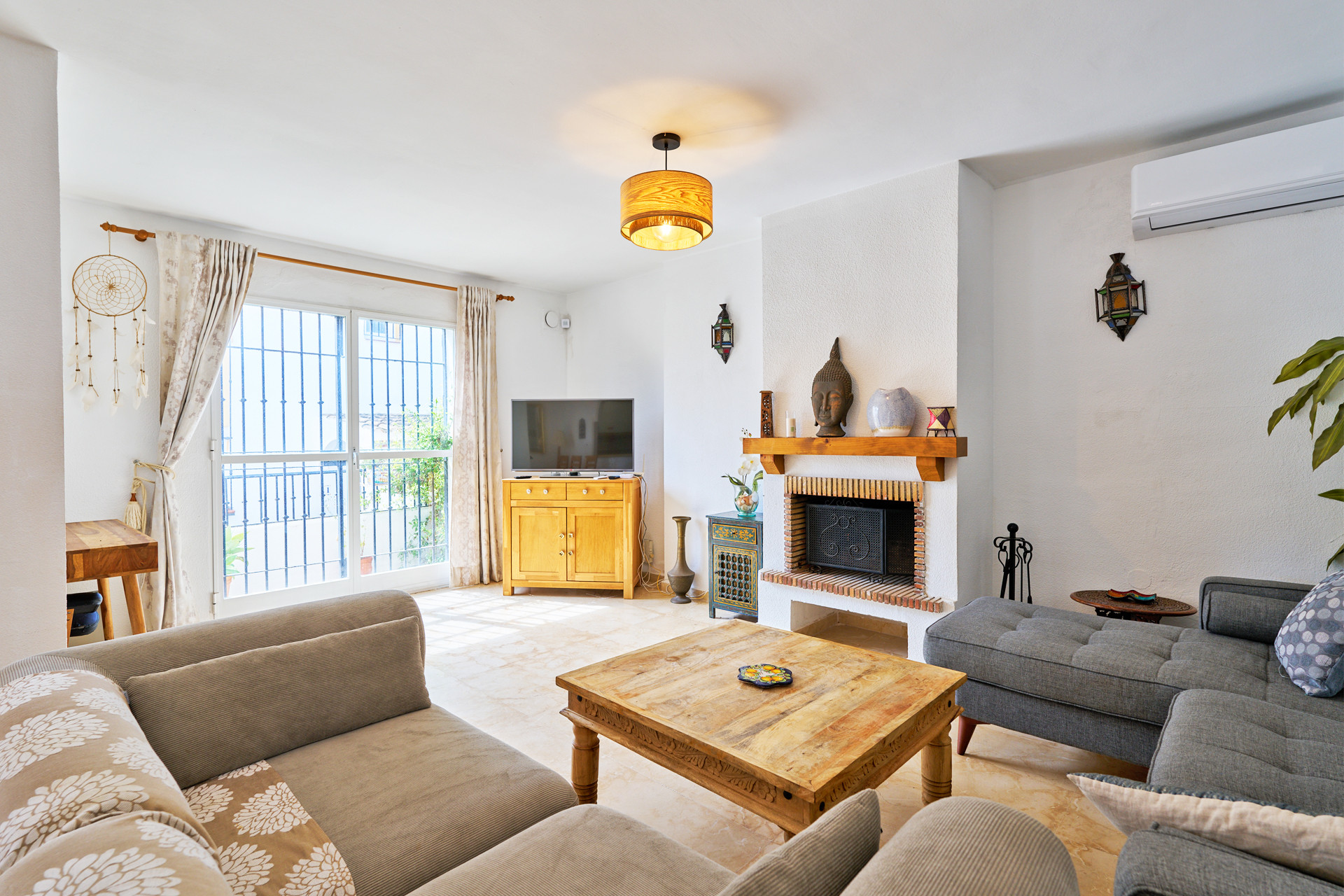 Casa Adosada de 3 Dormitorios en venta en Costabella, Marbella