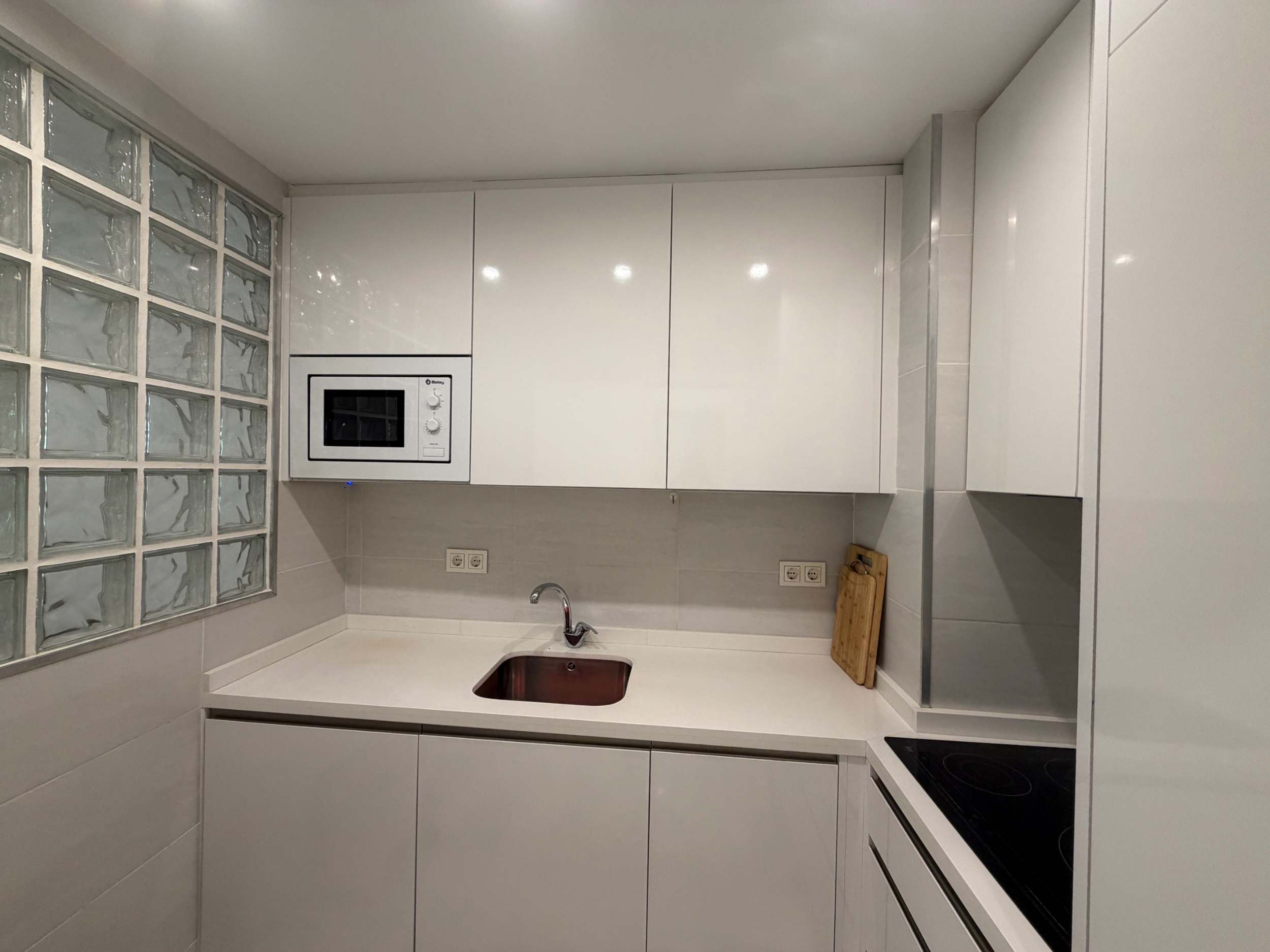 2 Bed, 1 Bath - Apartment Holiday Rental in Marbella