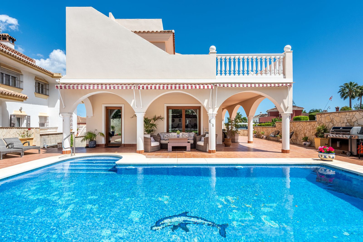 Casa de 4 Dormitorios y 4 Baños en venta en Las Lagunas de Mijas
