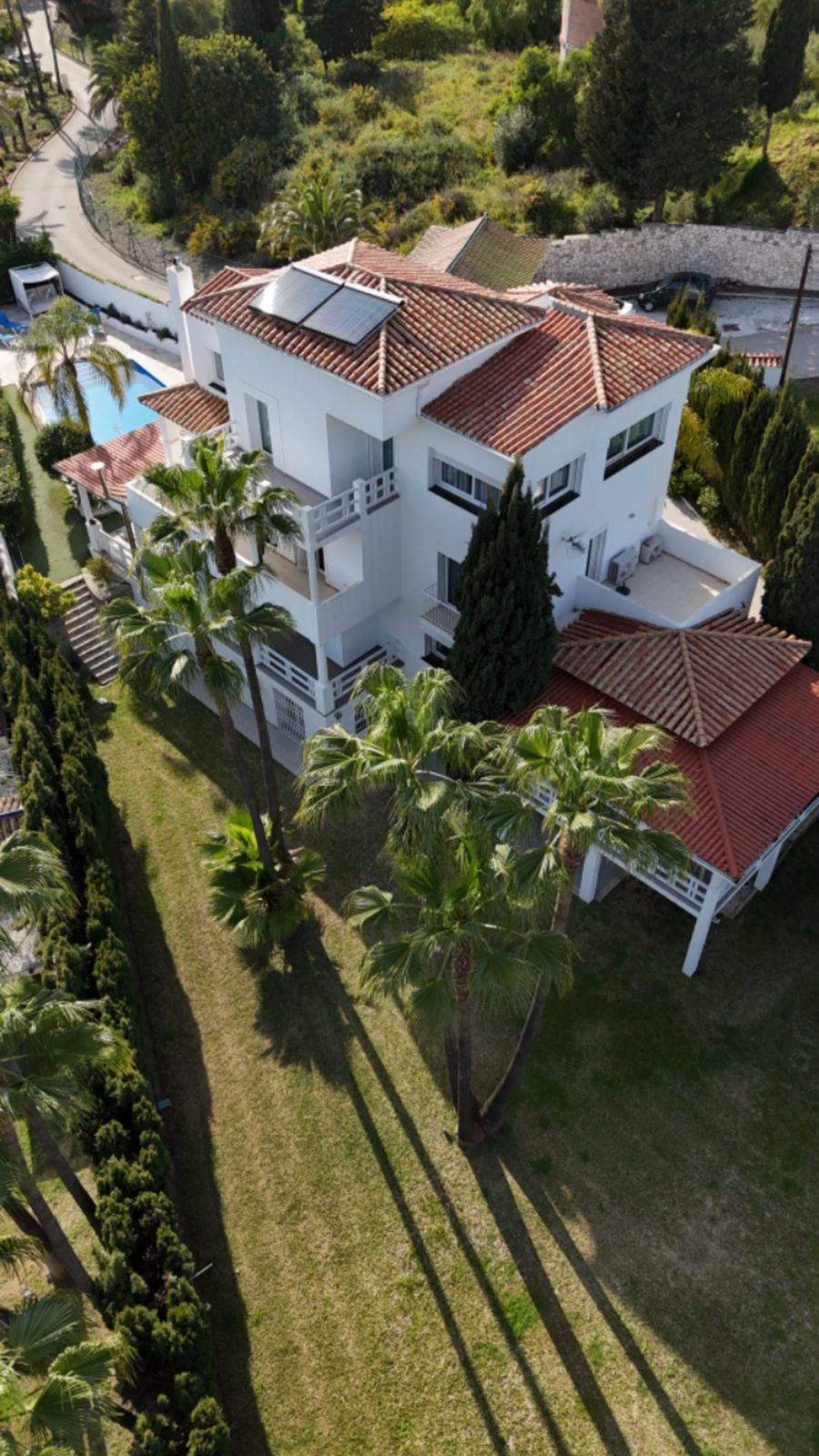 Casa de 5 Dormitorios en alquiler en Estepona