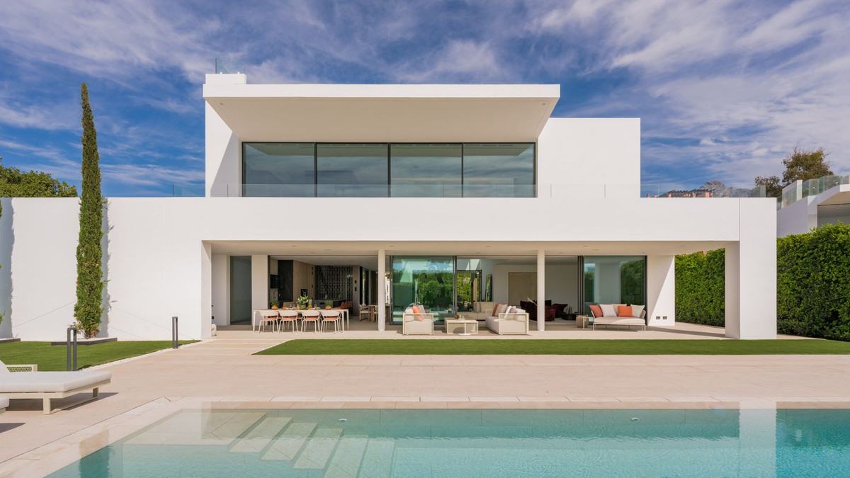 Casa de 5 Dormitorios y 6 Baños en venta en Marbella