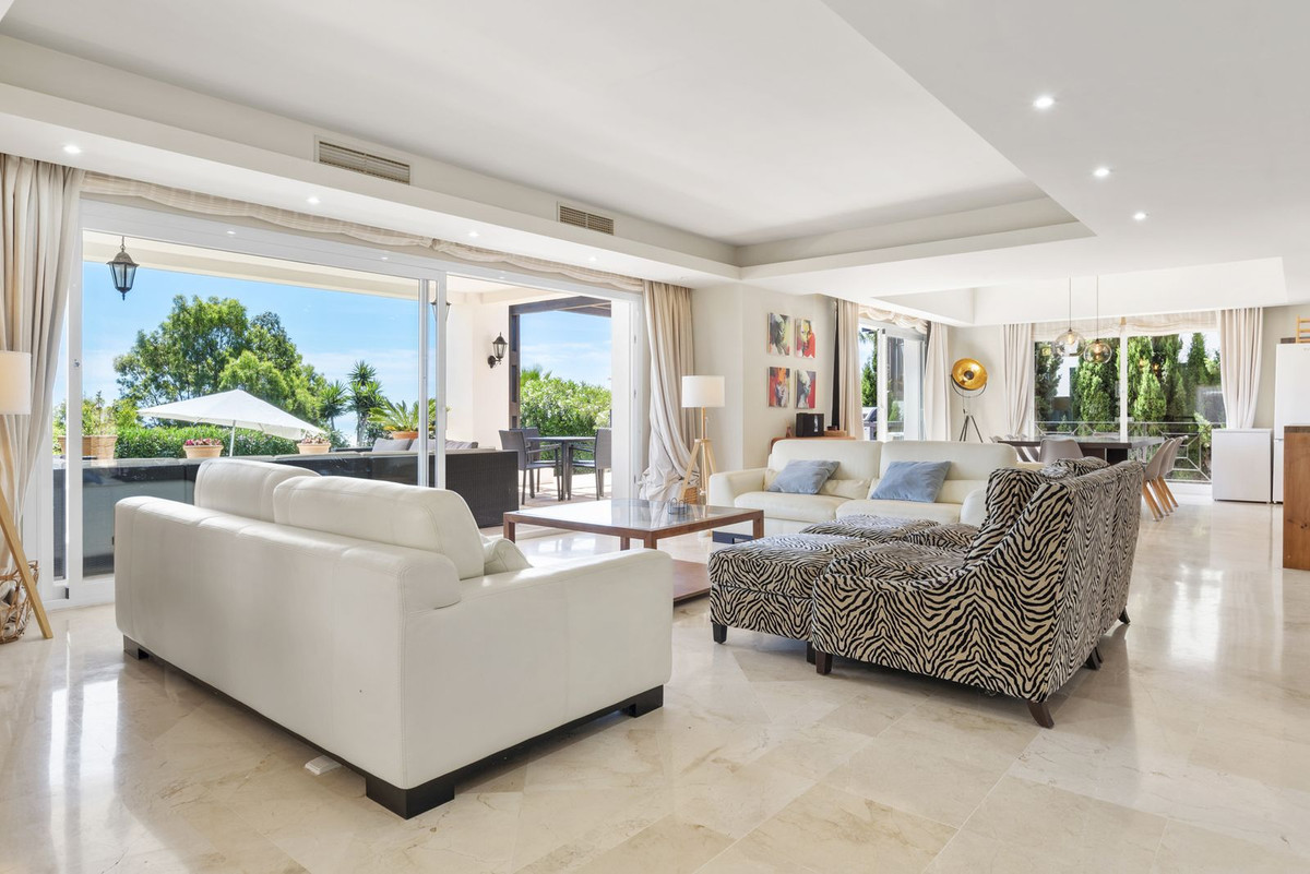 Casa de 4 Dormitorios en venta en Manilva
