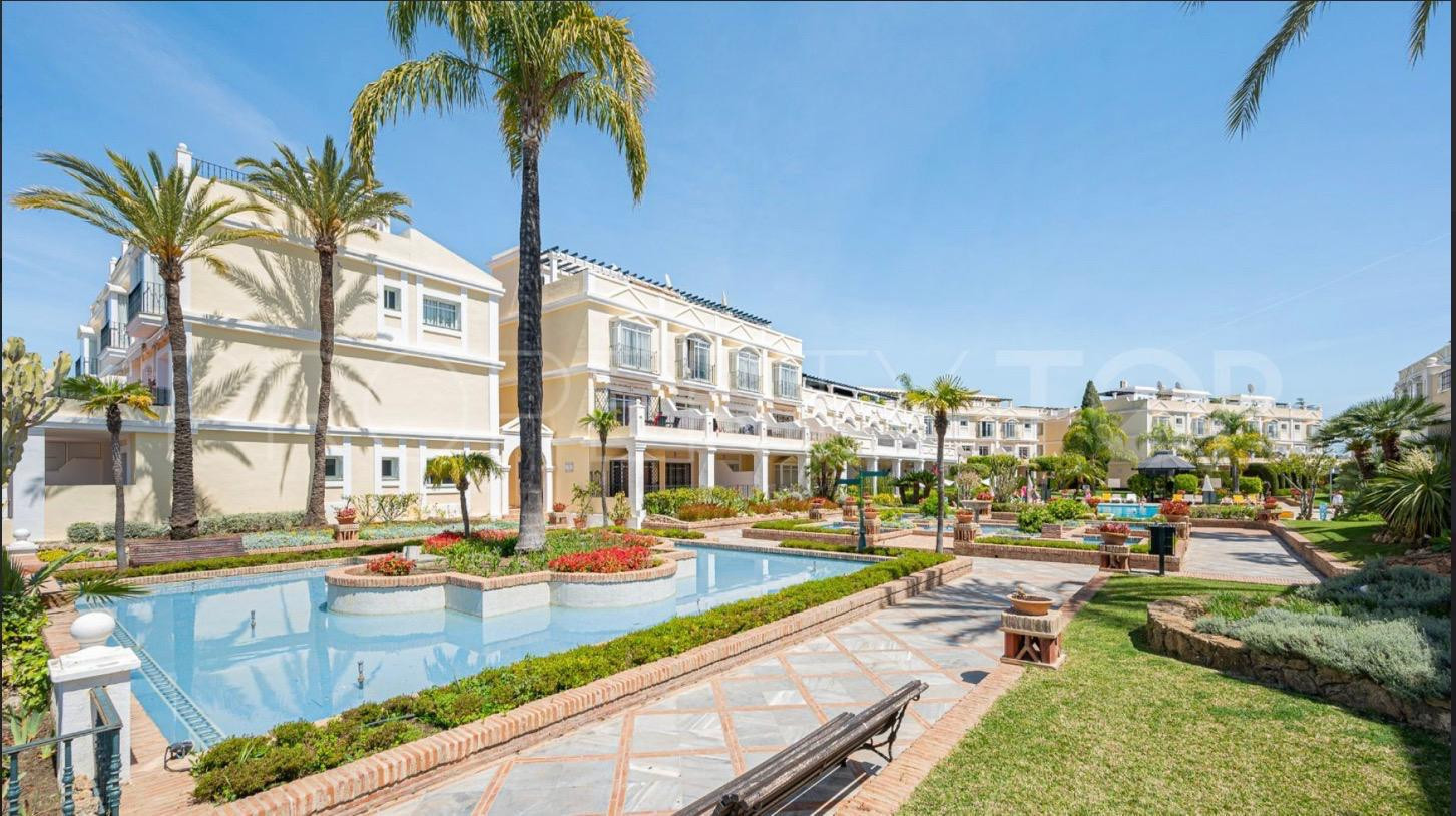 Casa de 3 Dormitorios en alquiler en Nueva Andalucía, Marbella