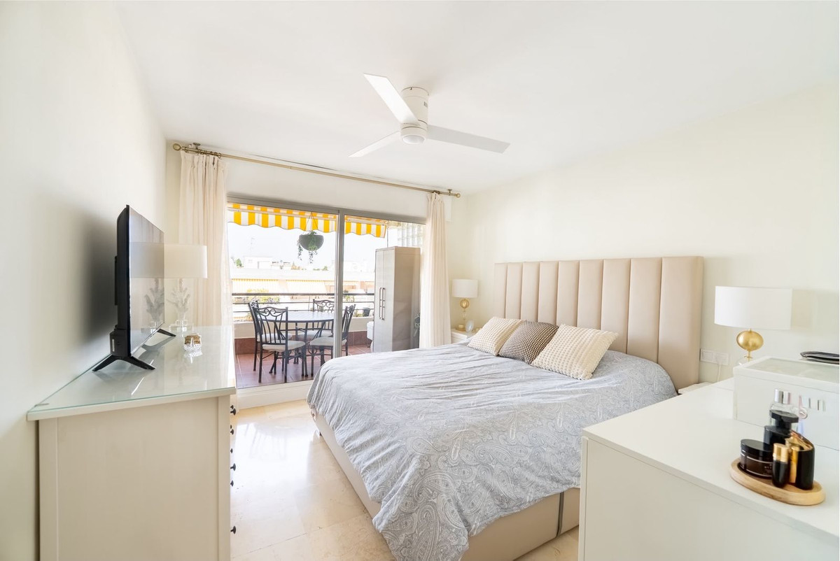 Piso de 2 Dormitorios en venta en Guadalmina Alta, San Pedro de Alcántara