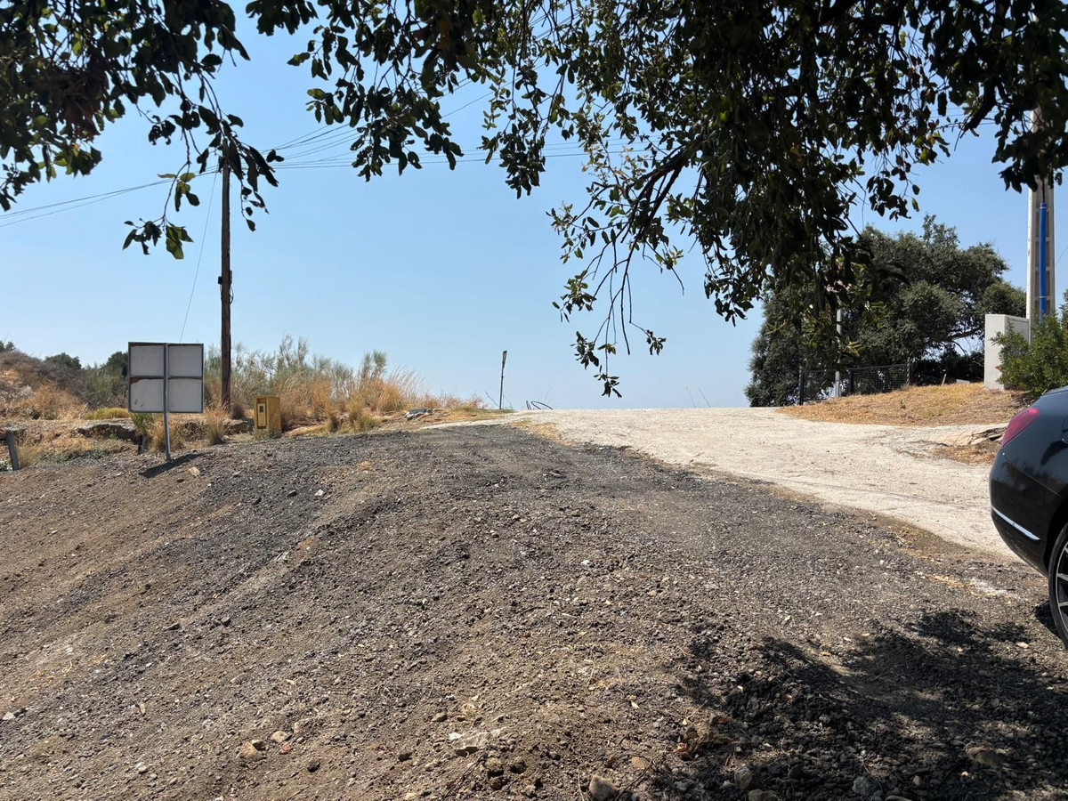 Участок для продажи в Estepona