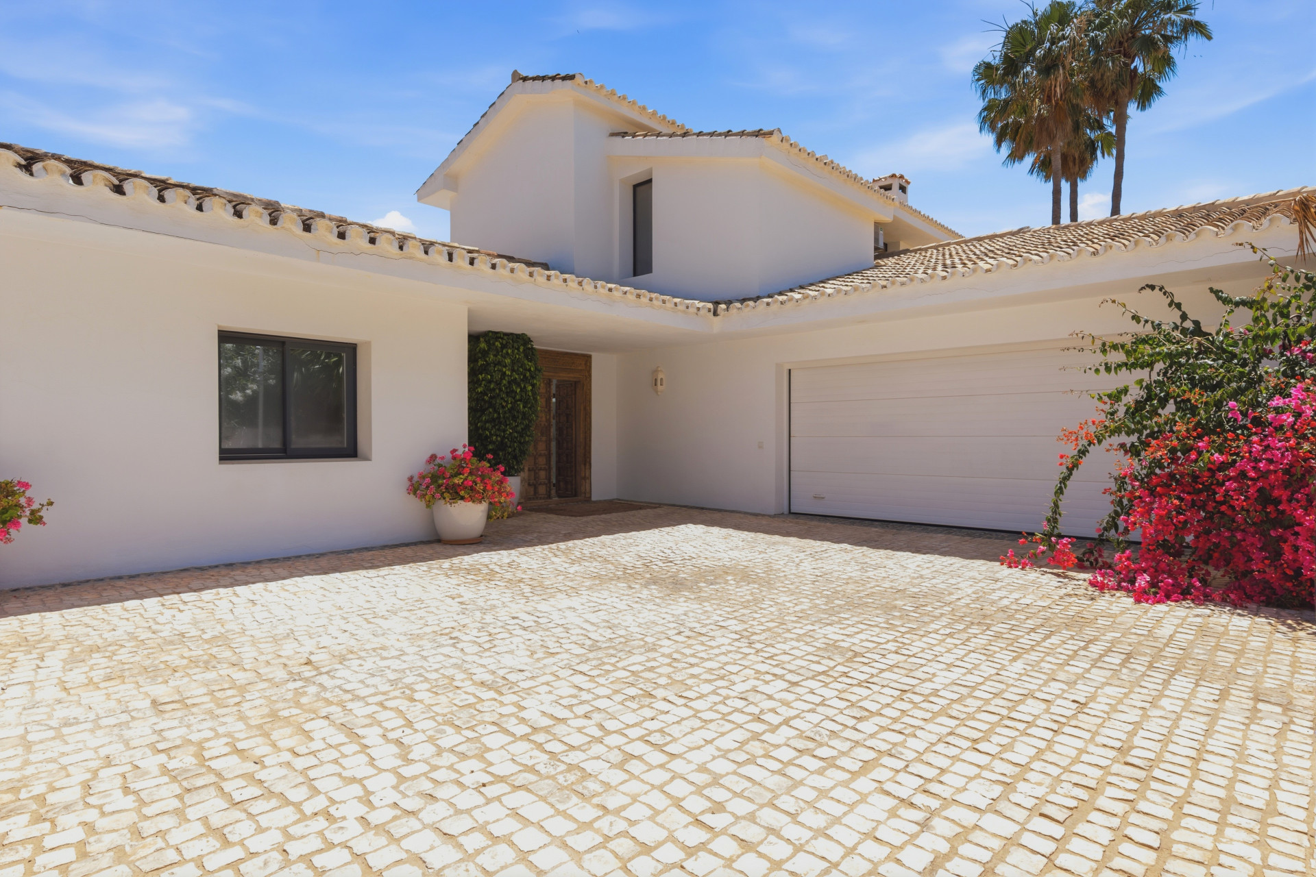 9 спални, 10 бани - Вила за продажба в La Alqueria, Estepona